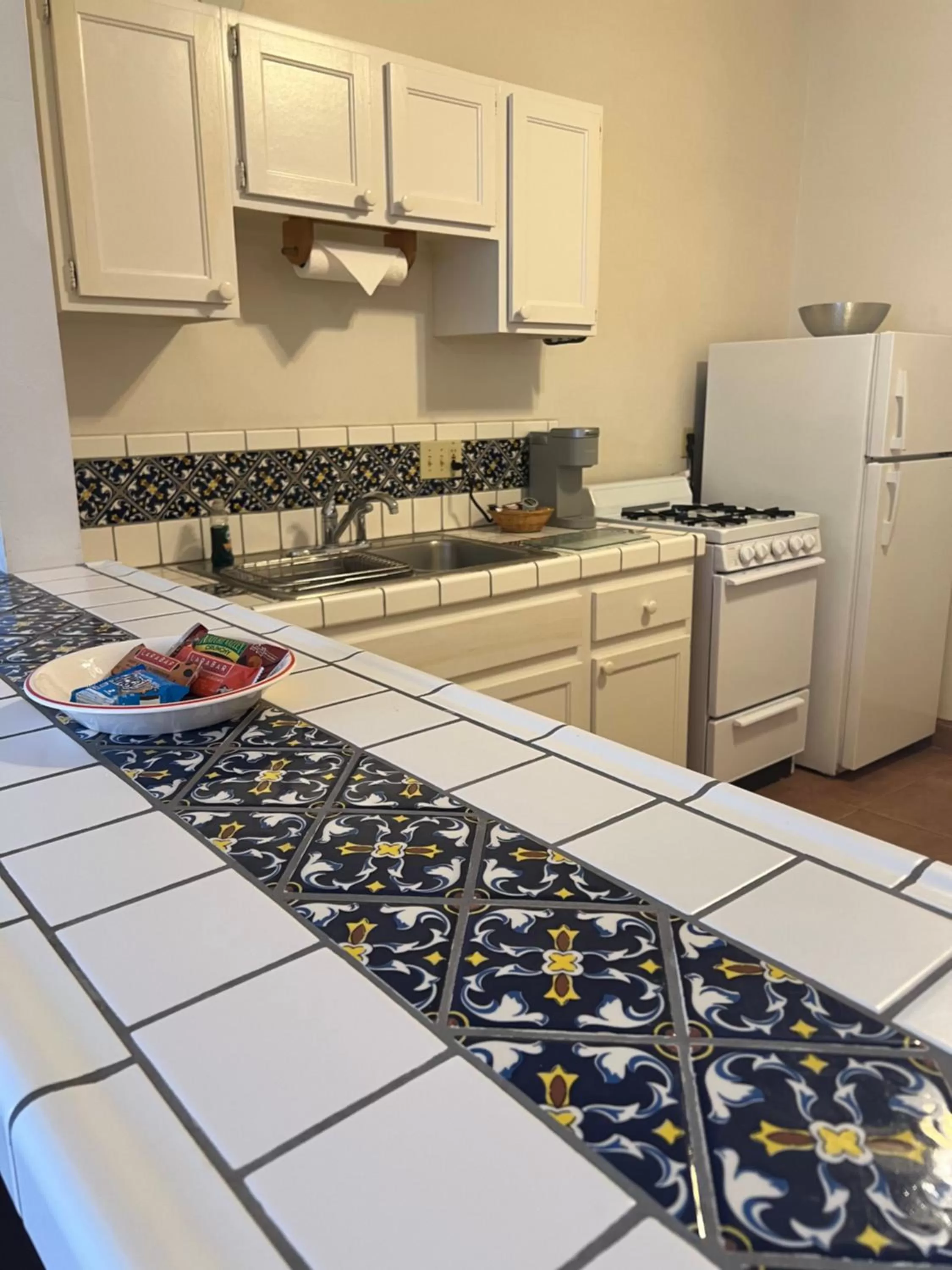 Kitchen or kitchenette in Canyon Rose Suites