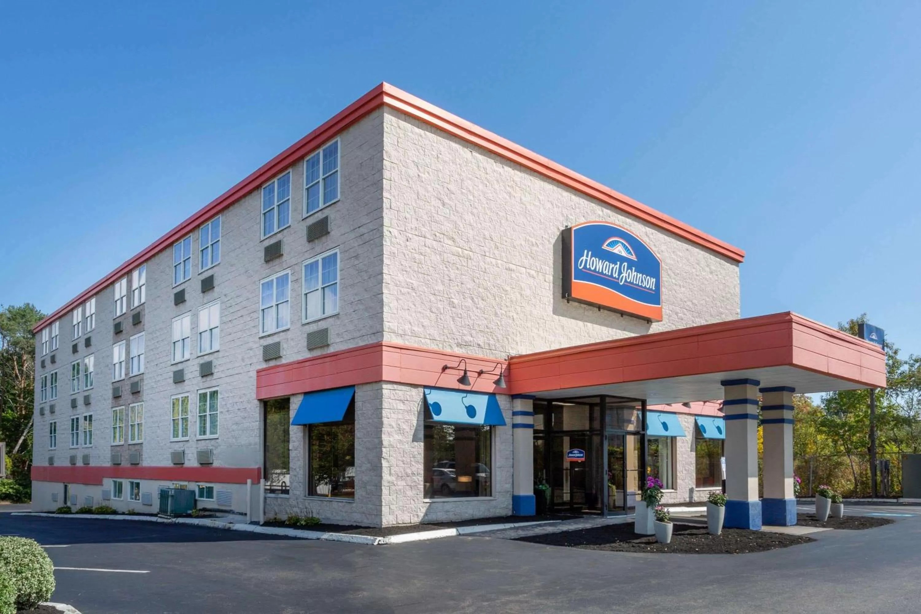 Property building in Howard Johnson by Wyndham Portsmouth