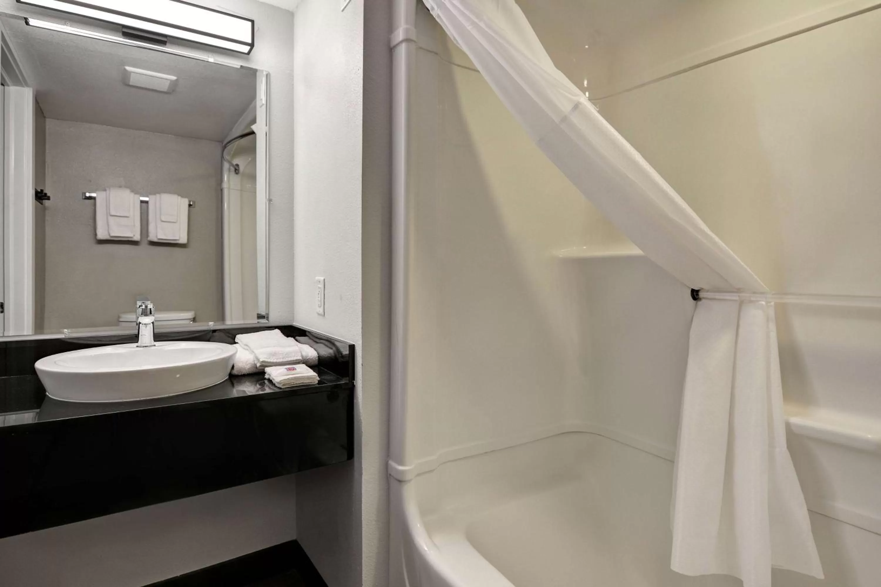 Photo of the whole room in Studio 6-Jacksonville, FL - Baymeadows