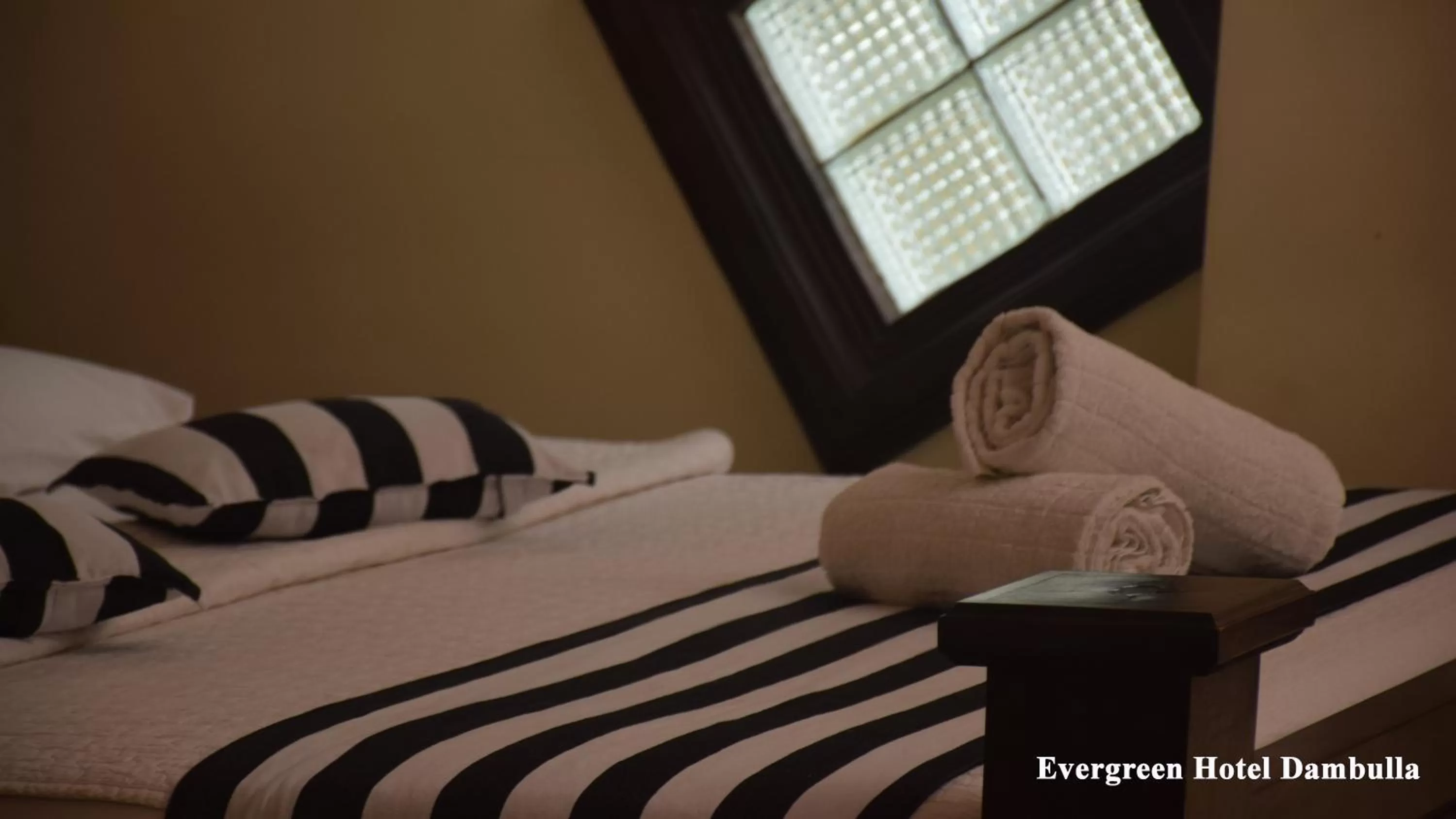 Bed in Evergreen Hotel Dambulla