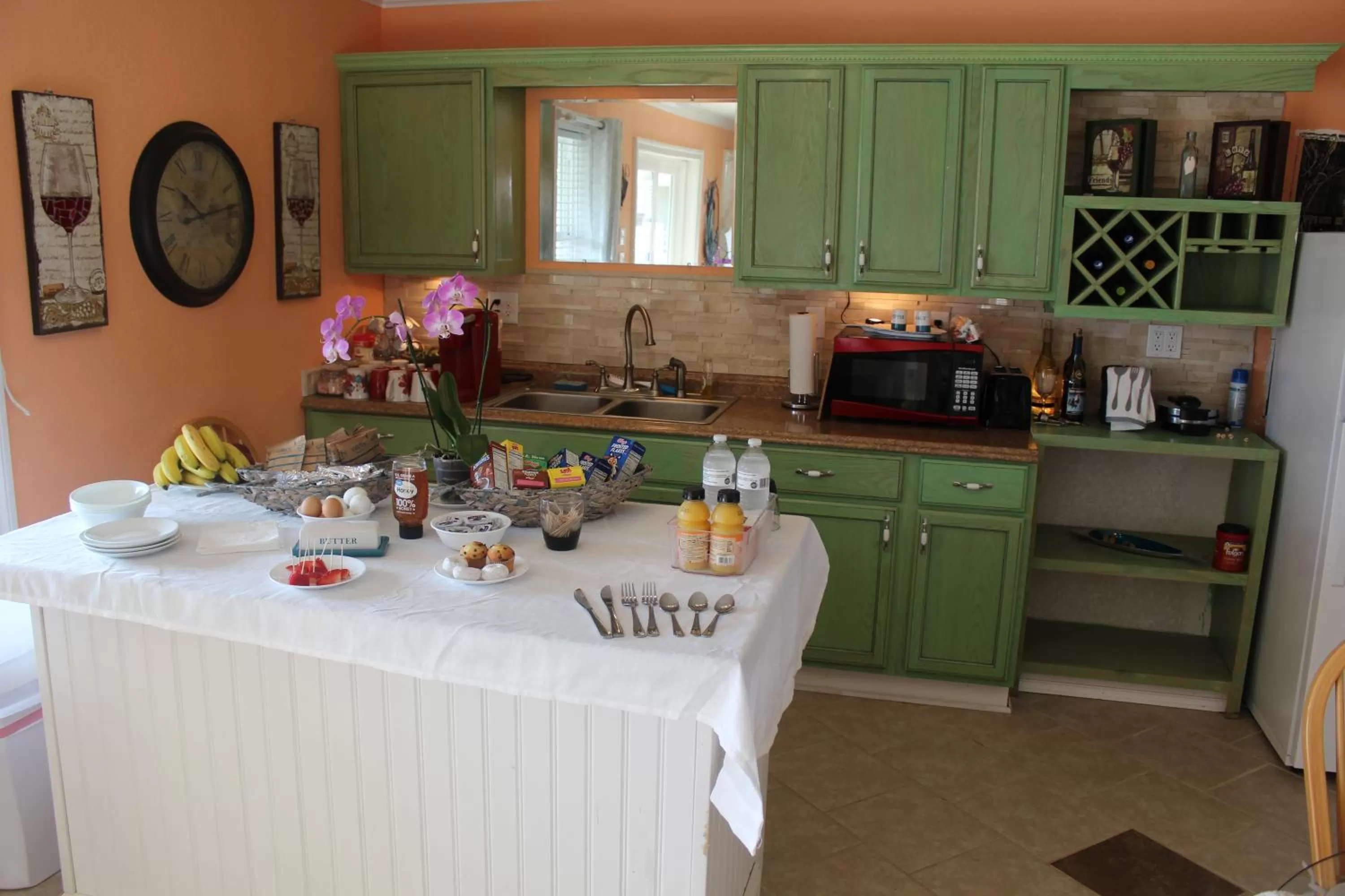 Communal kitchen in Pierhouse Bed & Breakfast