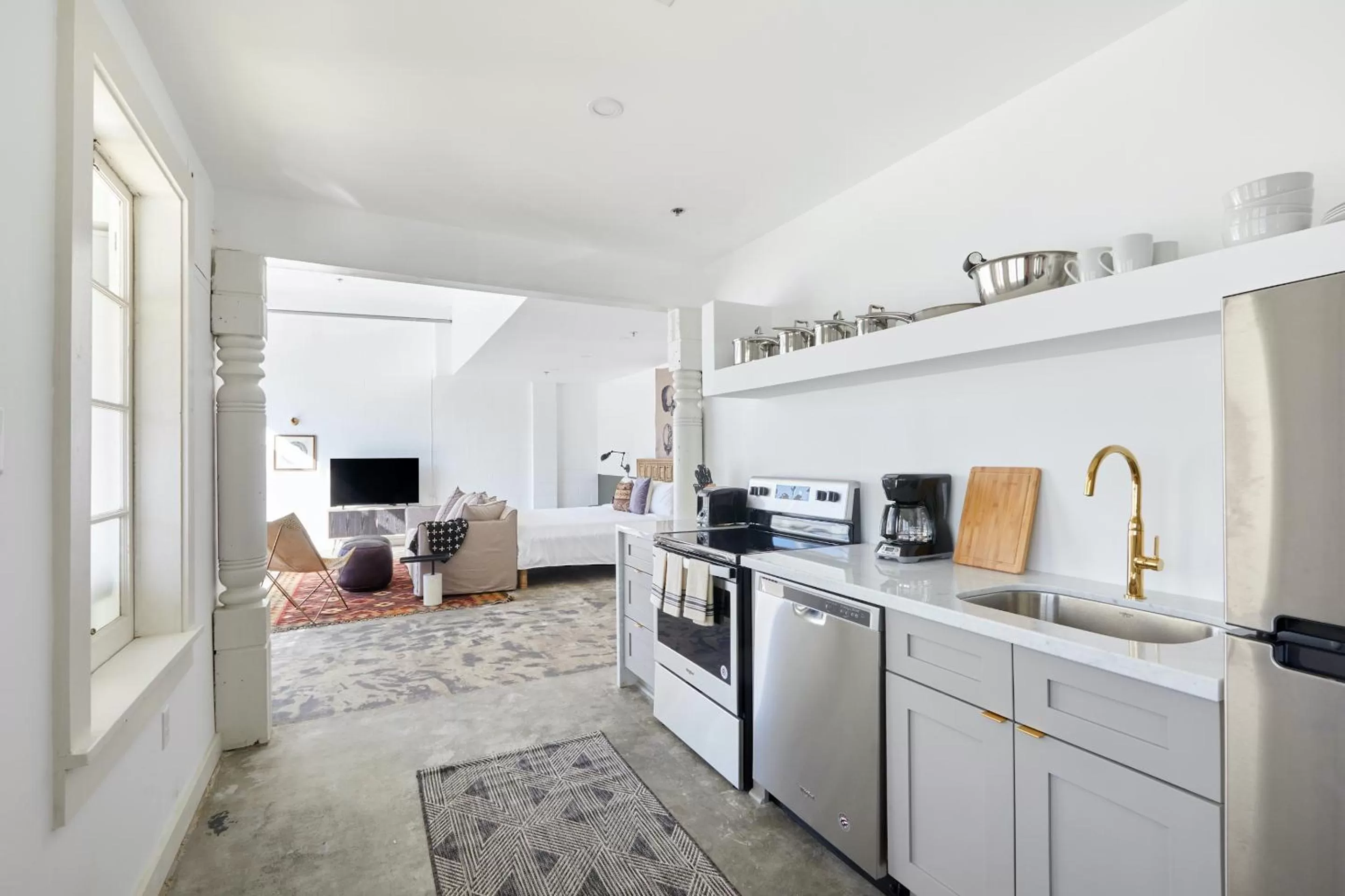 Living room, Kitchen/Kitchenette in Sonder at Par L'Eau