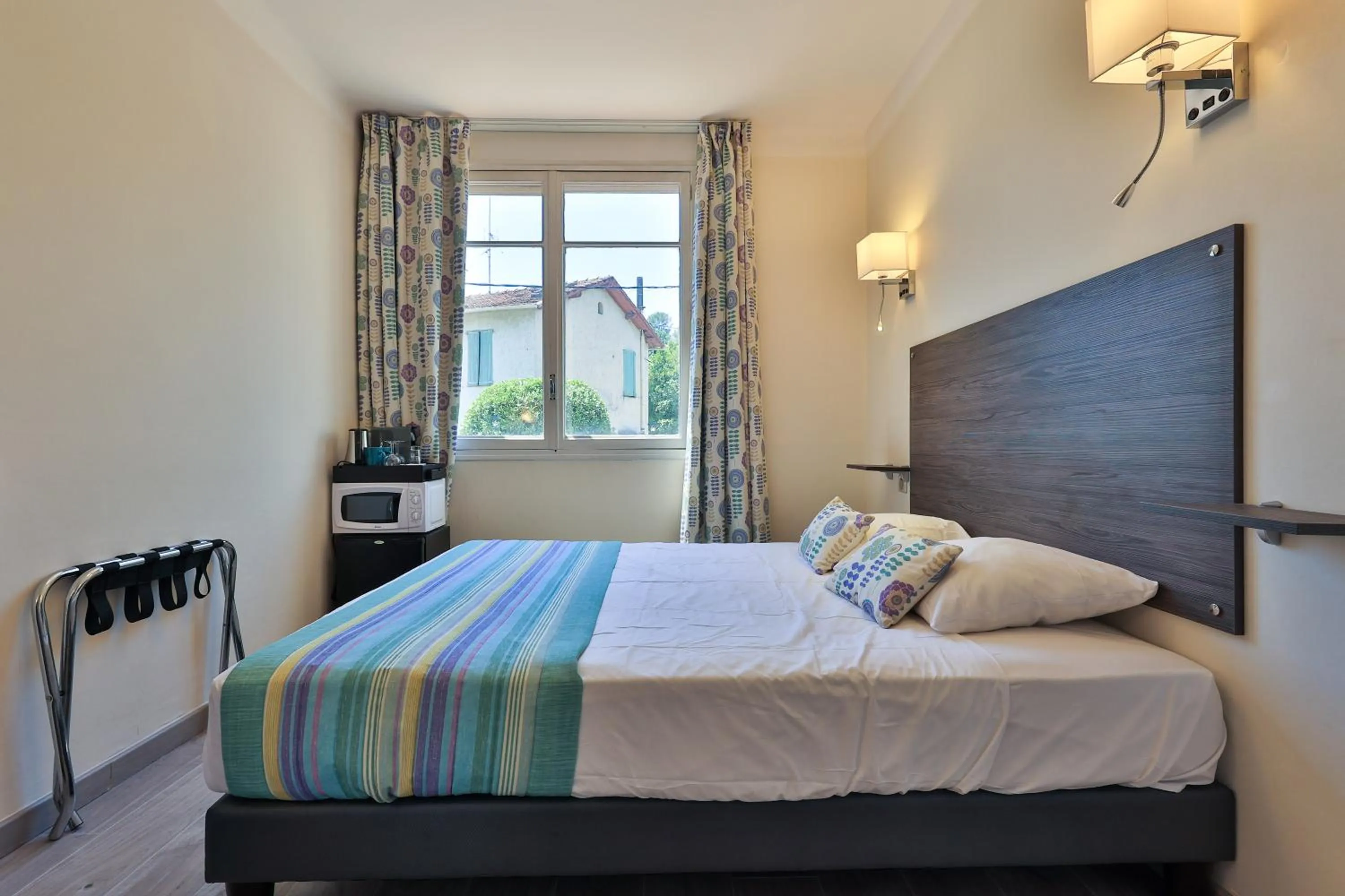 Bedroom in Hotel Cayrons Vence & St Paul de Vence