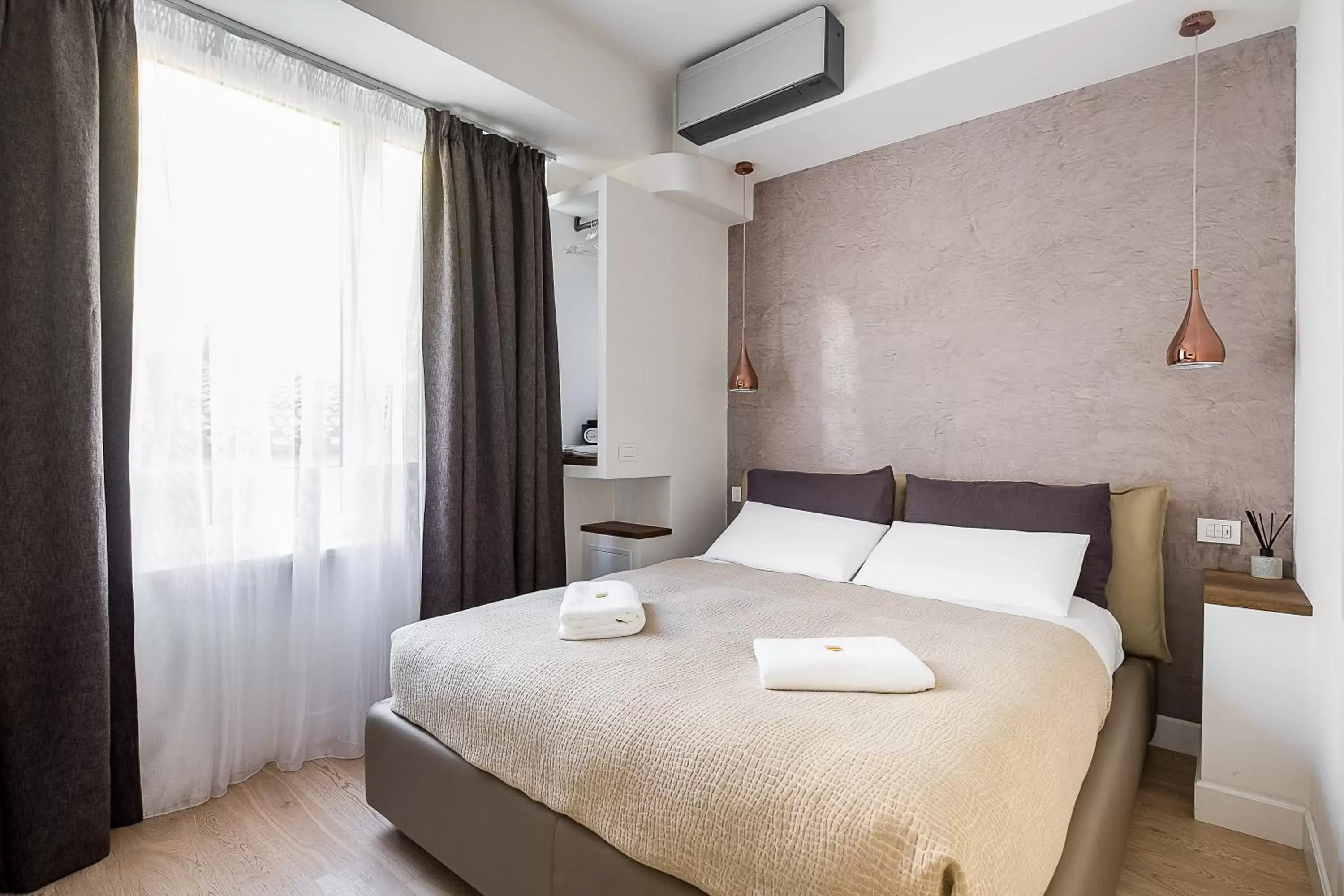 Small Double Room in B&B Galleria Cavour Small Double Room in B&B Galleria Cavour