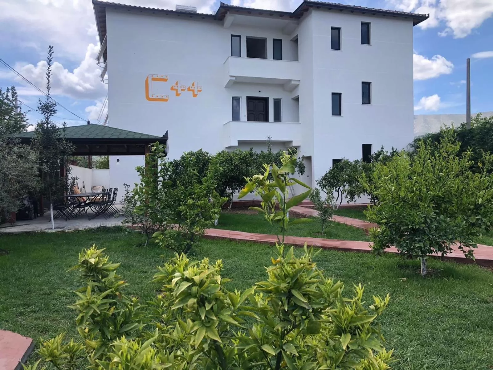 Property Building in Vila C++