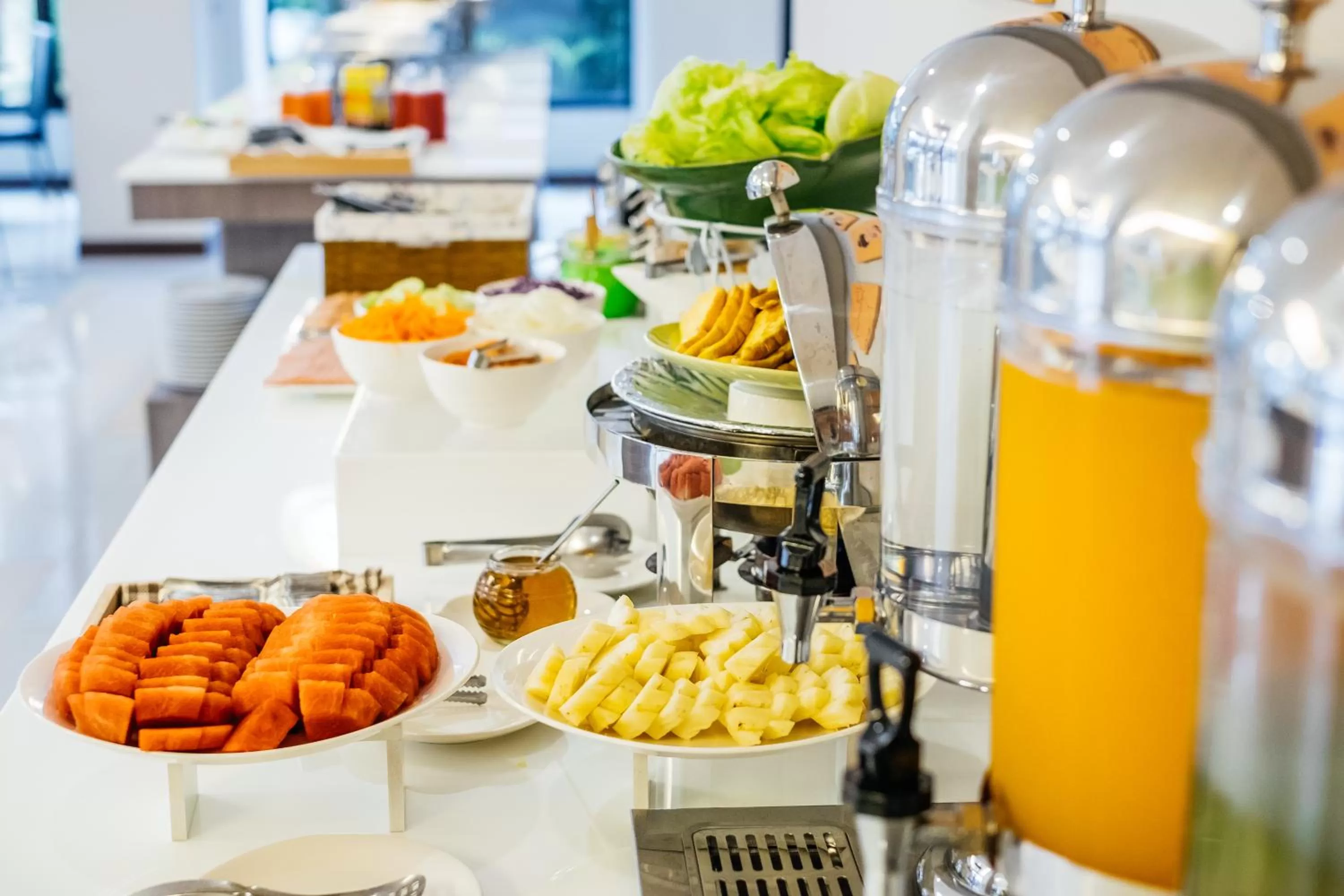 Restaurant/places to eat in De Hug Hotel & Residence