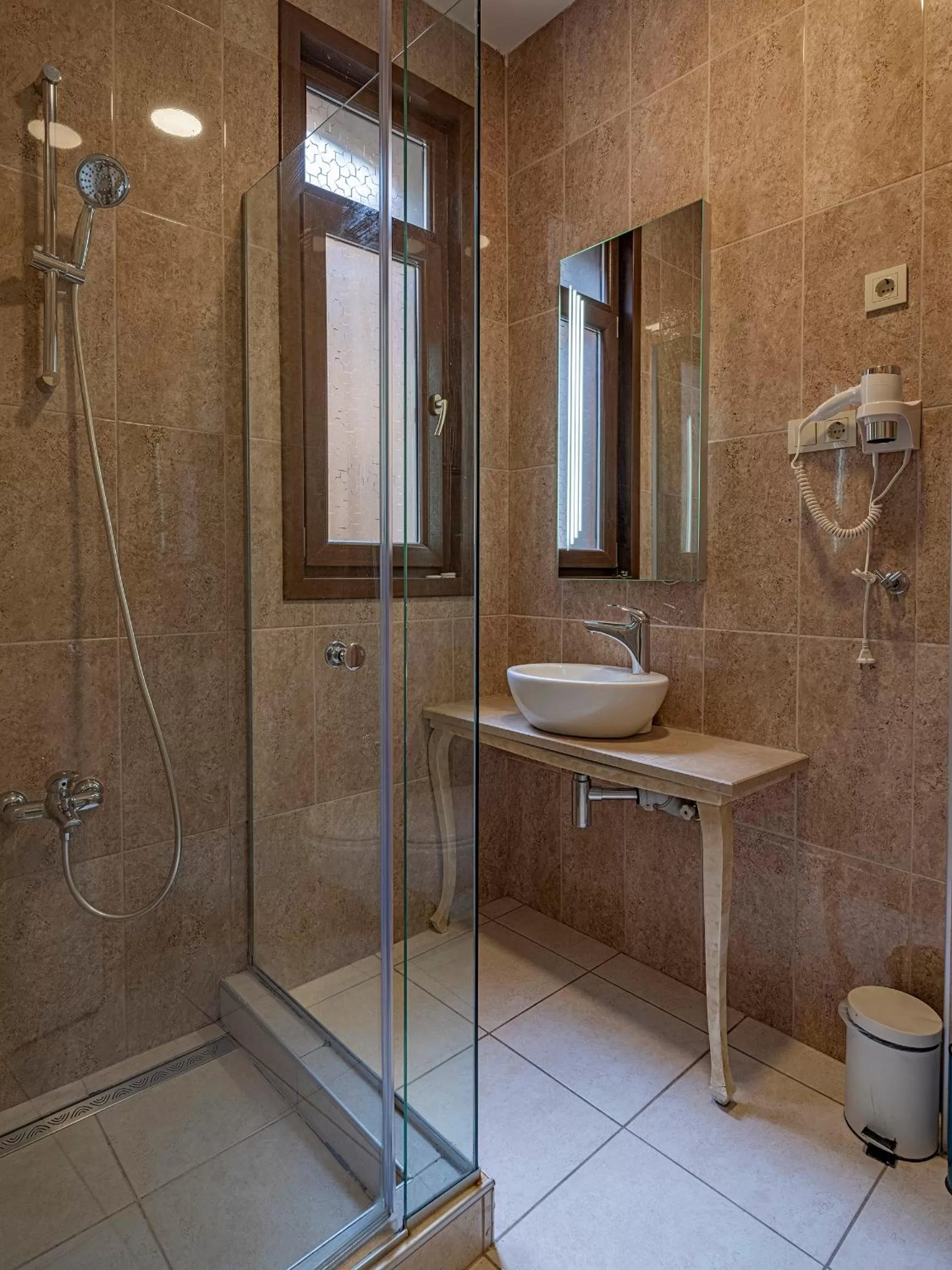 Shower in Ragip Pasha Apartments