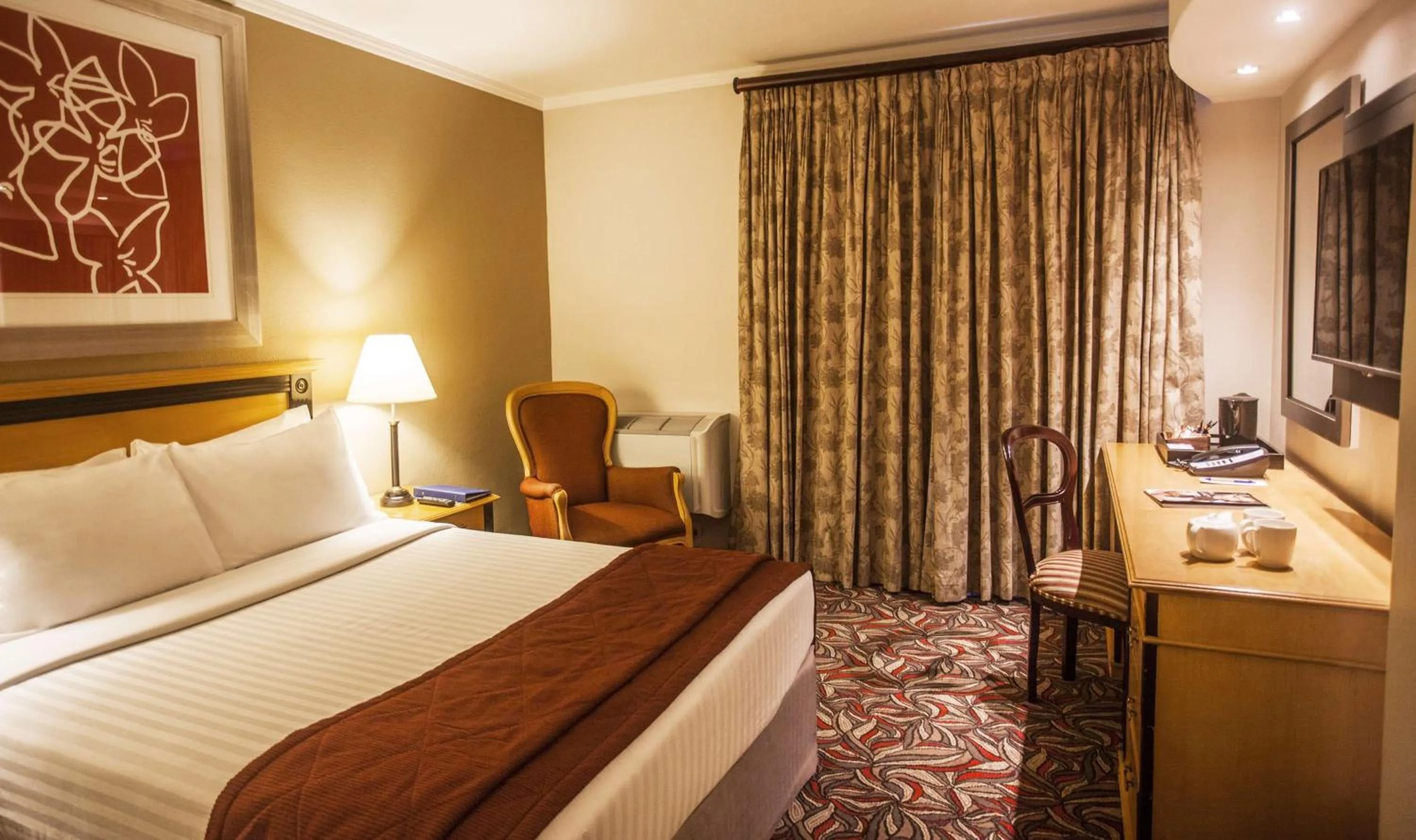 Photo of the whole room, Bed in Garden Court Morningside Sandton