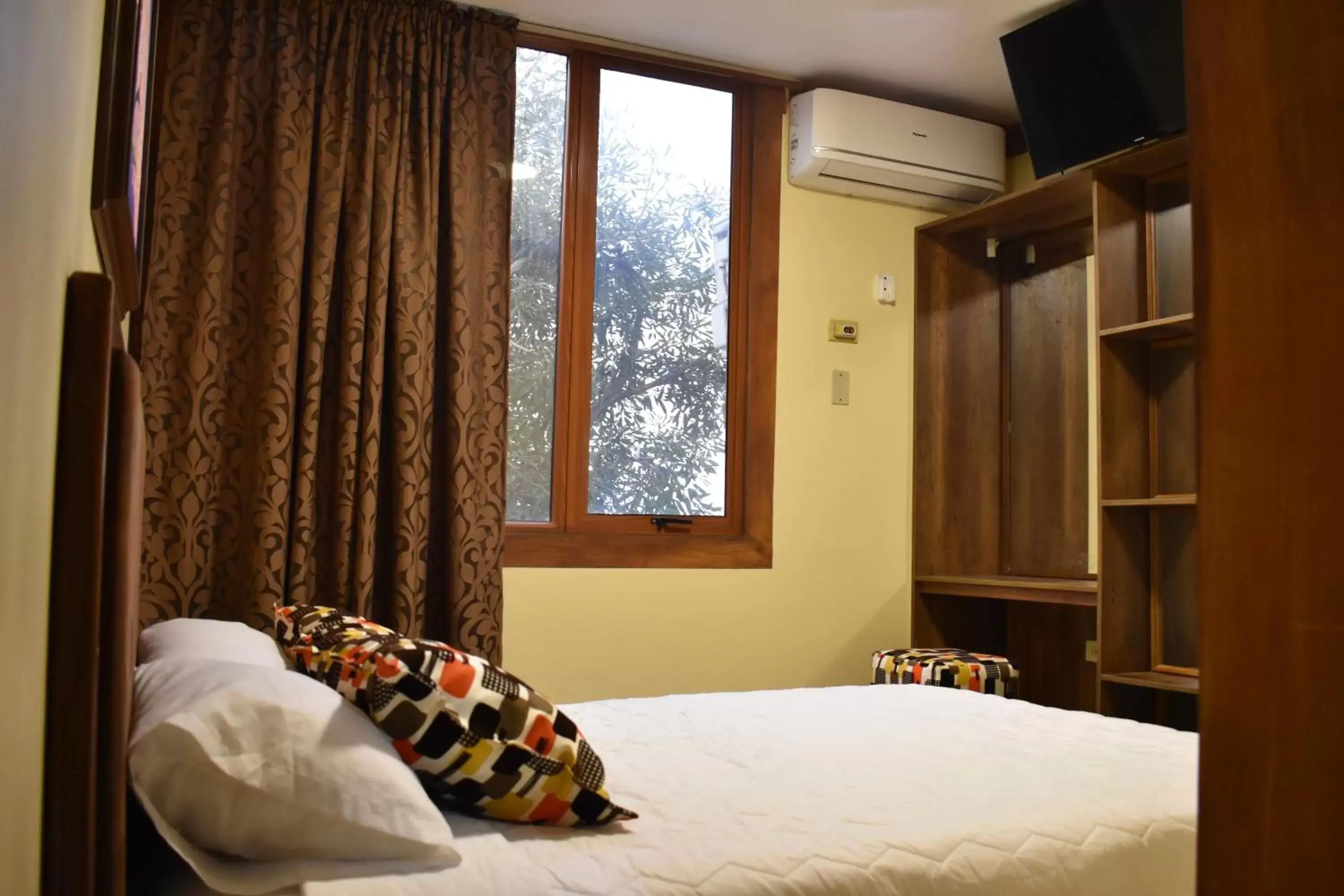 Small Single Room - single occupancy in Hotel Bonanza Small Single Room - single occupancy in Hotel Bonanza