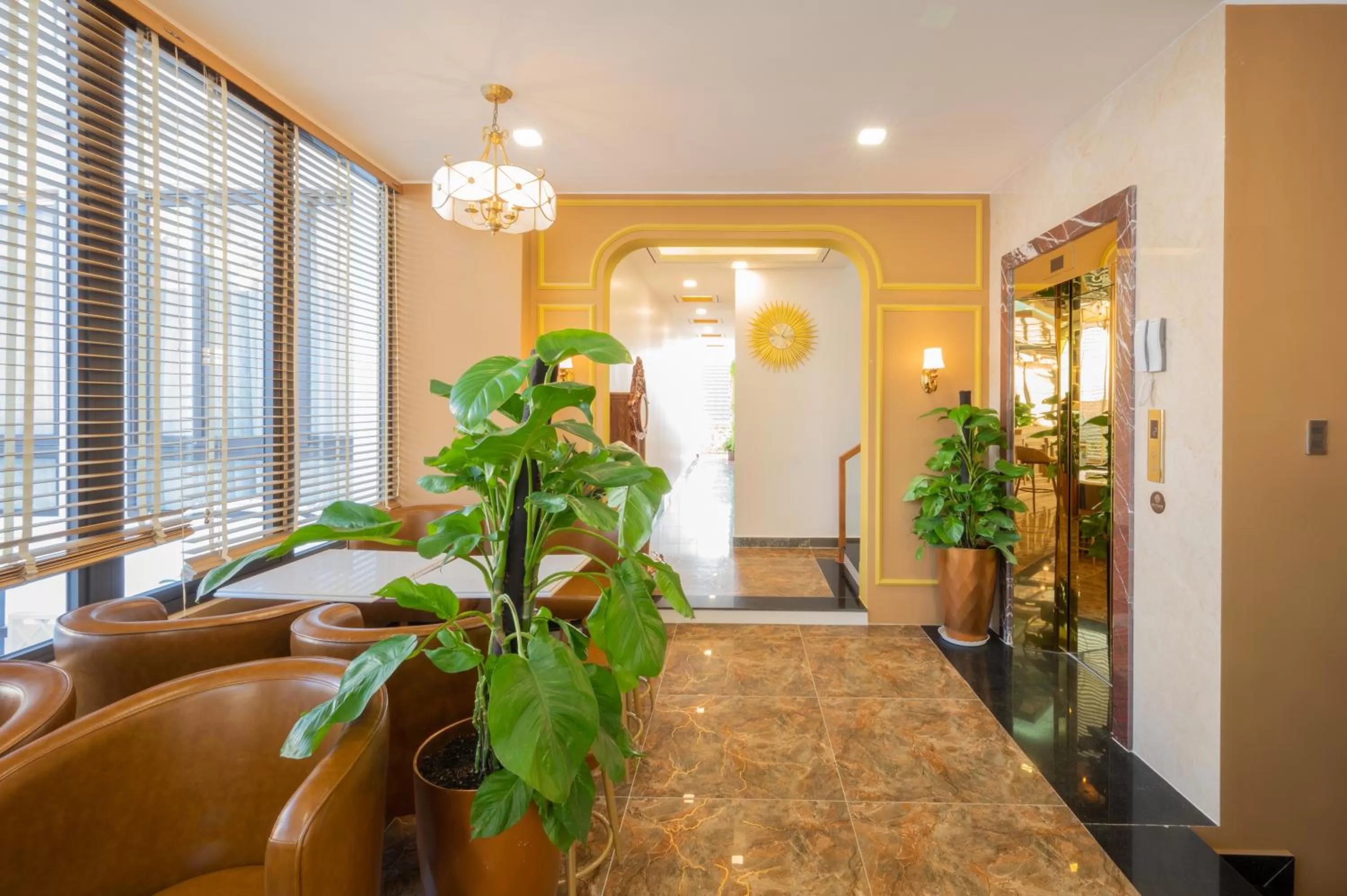 Restaurant/places to eat in La Fleur Premium Central Apartment Hotel