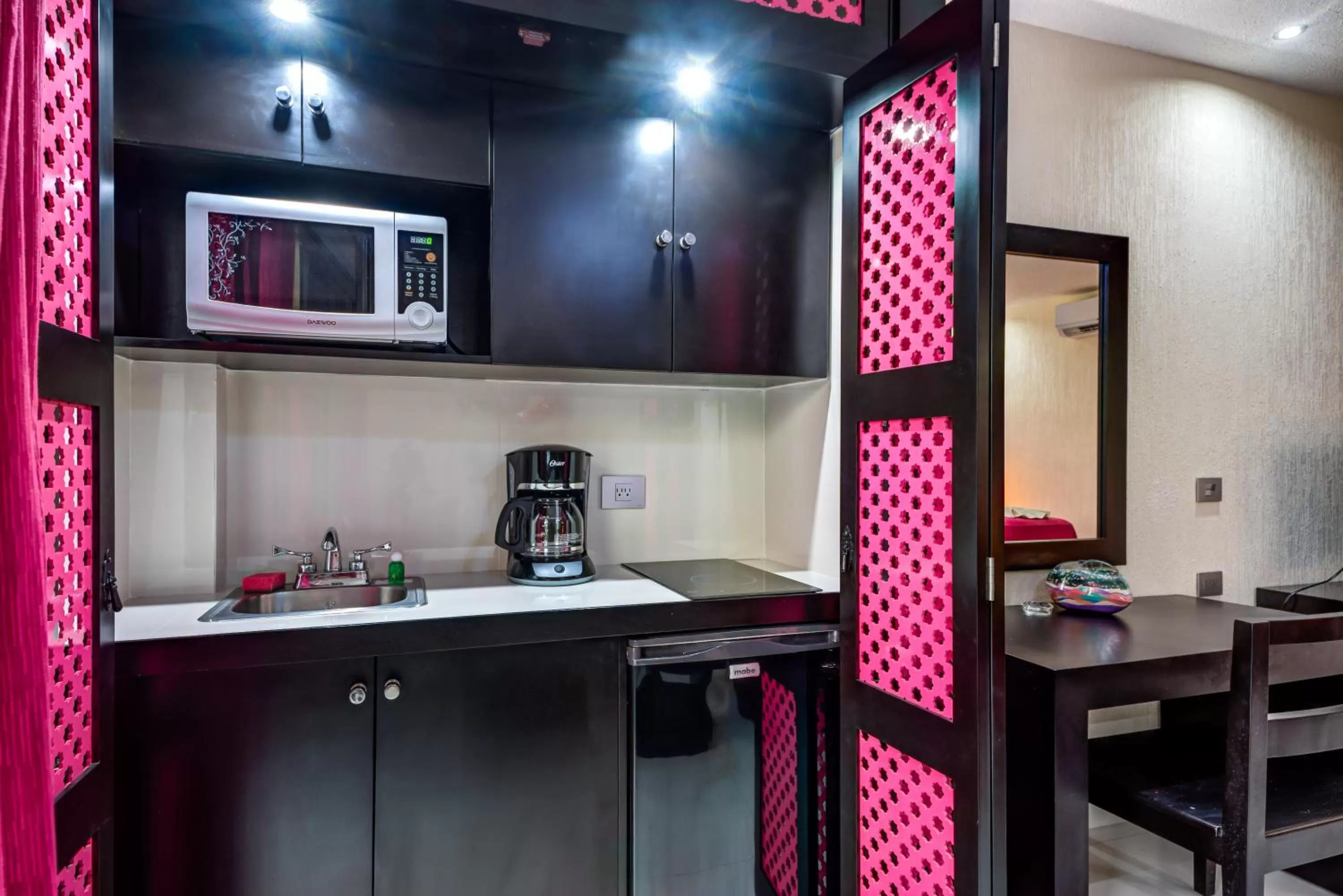 Kitchen or kitchenette in Suites Corazon