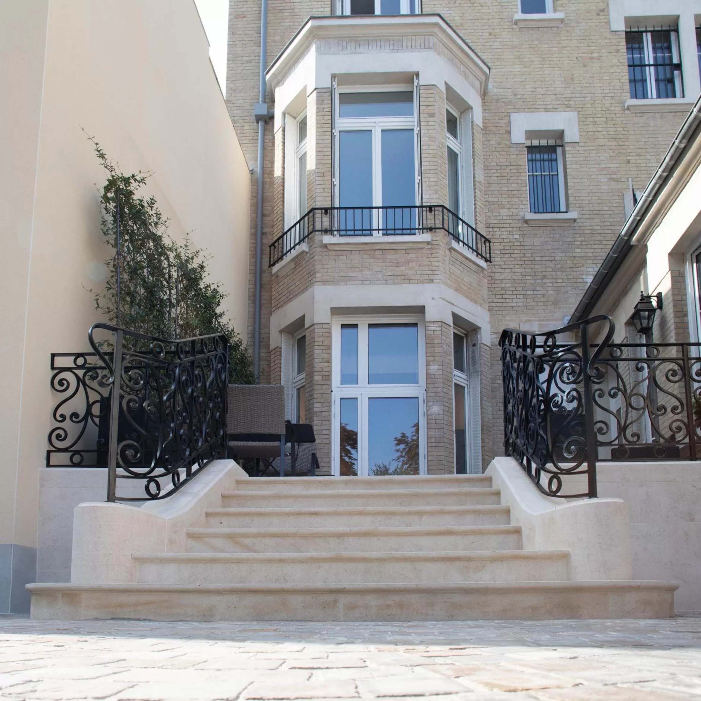 Property building in La Cave de l'Avenue de Champagne