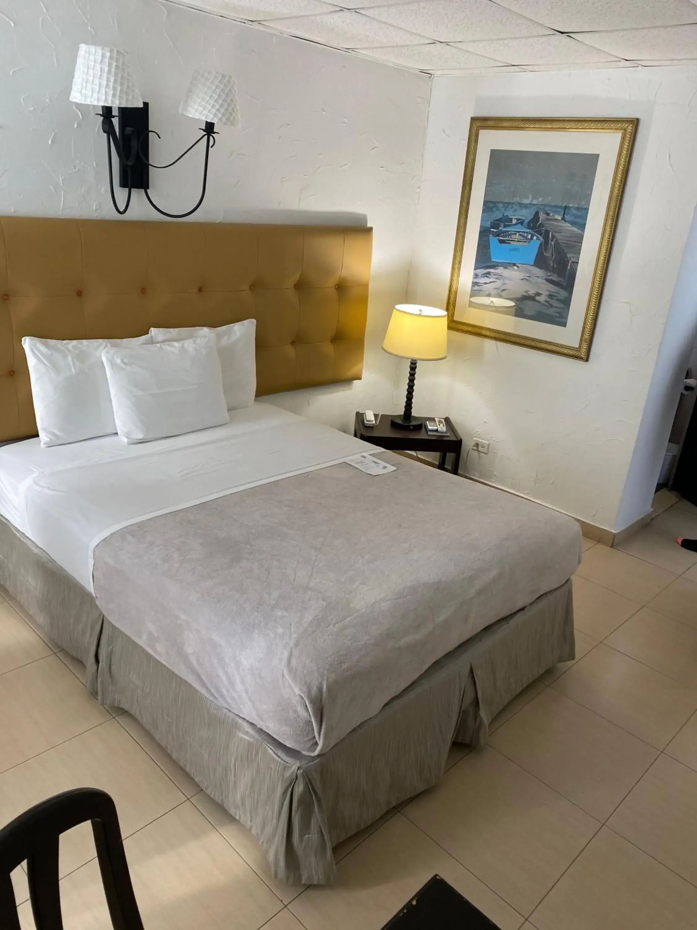 Standard Room, One Queen Bed in Coral by the Sea Standard Room, One Queen Bed in Coral by the Sea