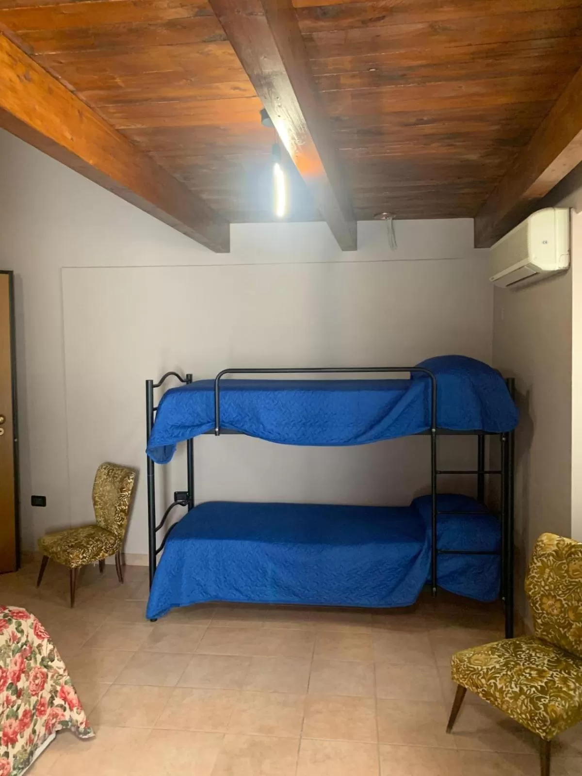 Bed, Bunk Bed in CD Romanello (Mura S. Cataldo)