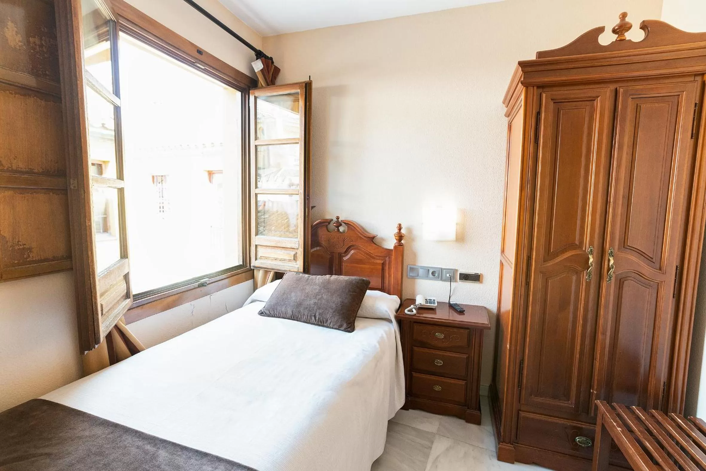 Bedroom, Bed in Hotel Casa Museo de la Mezquita