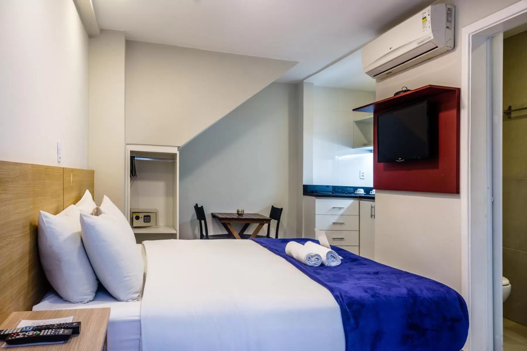 Bedroom, Bed in Injoy Suítes & Aparts