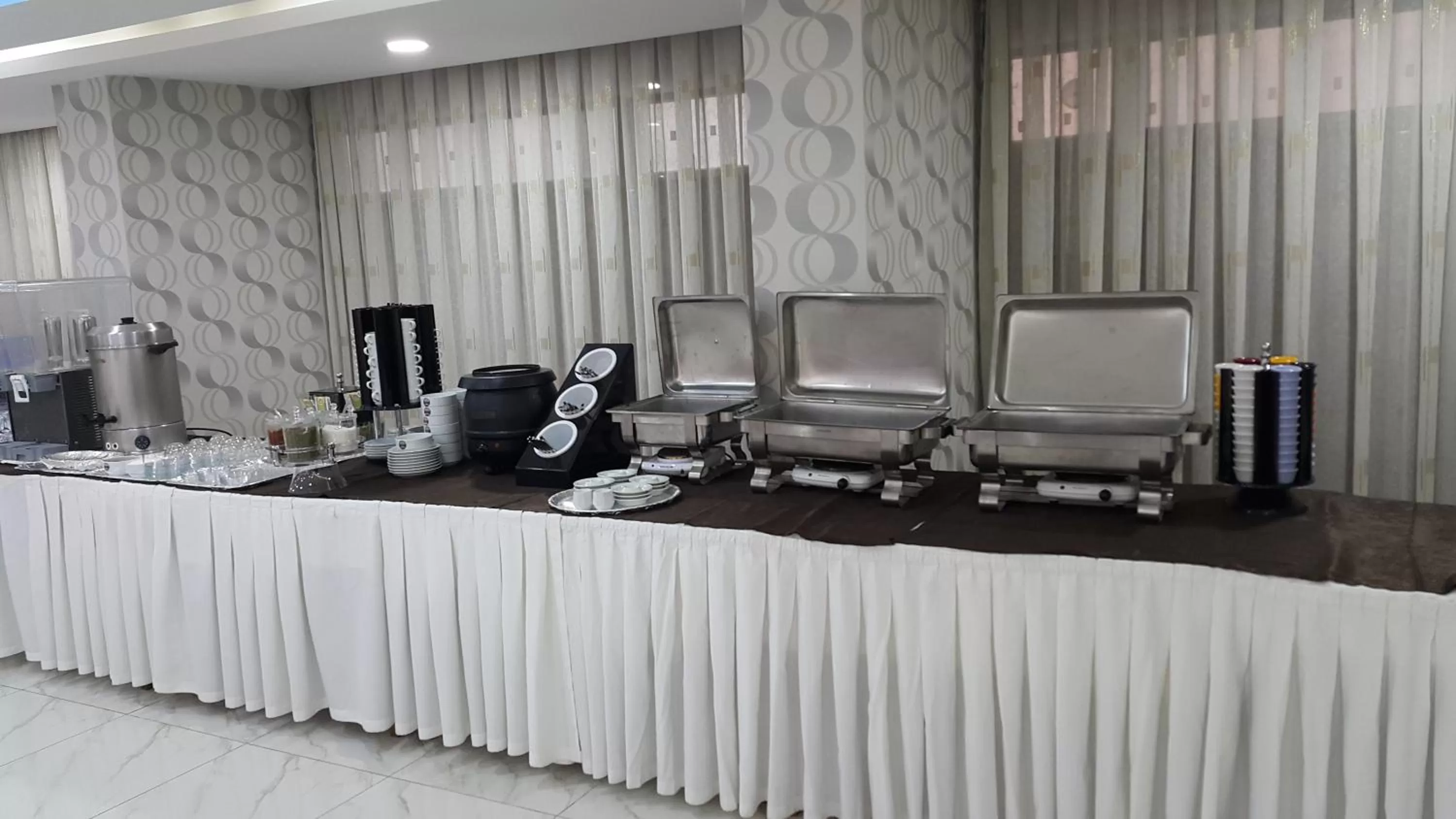Buffet breakfast, Kitchen/Kitchenette in Miroglu Hotel