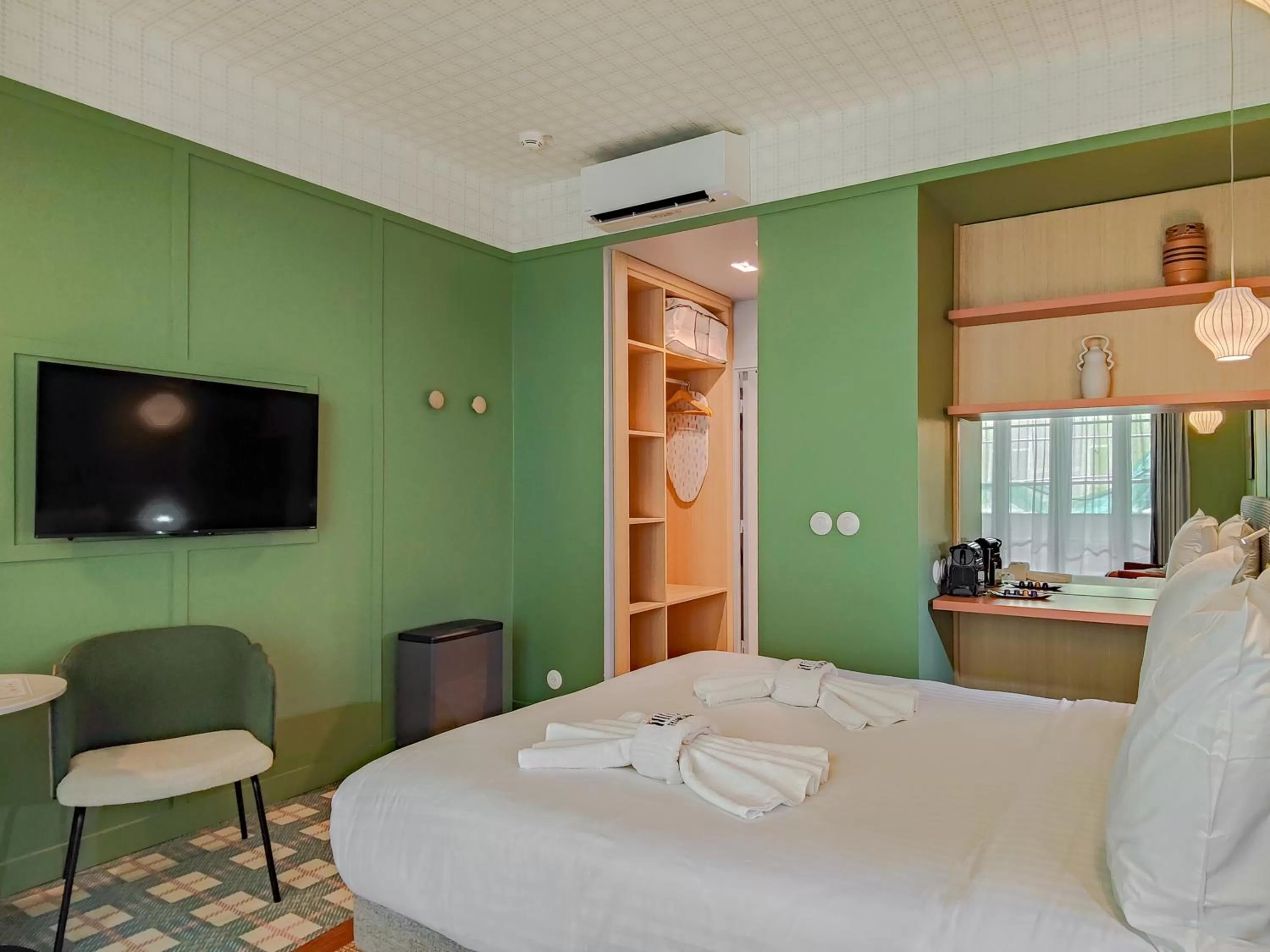 Photo of the whole room, Bed in Hotel Aparthotel AMMI Nice Lafayette