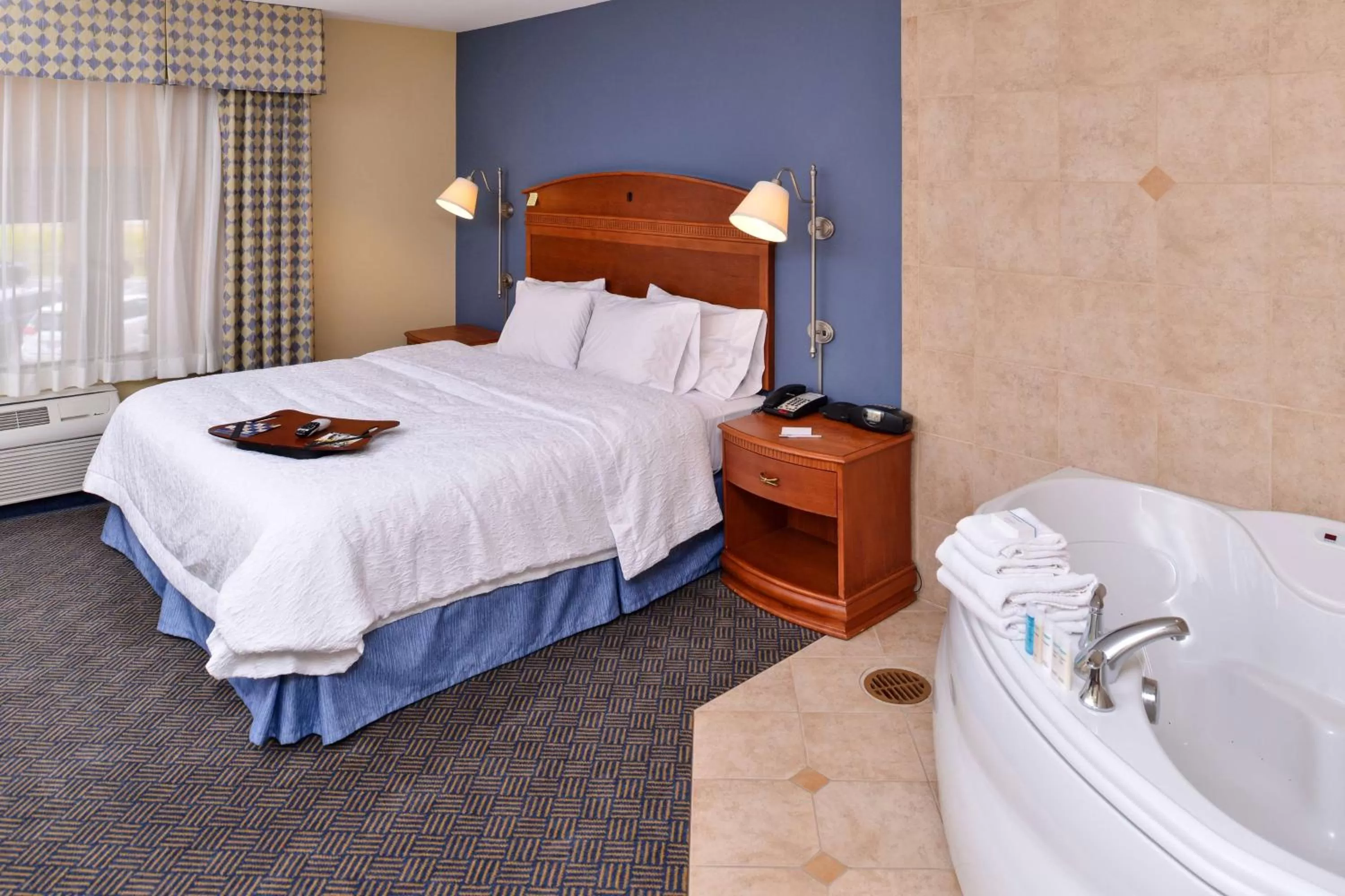 Bed in Hampton Inn Evanston