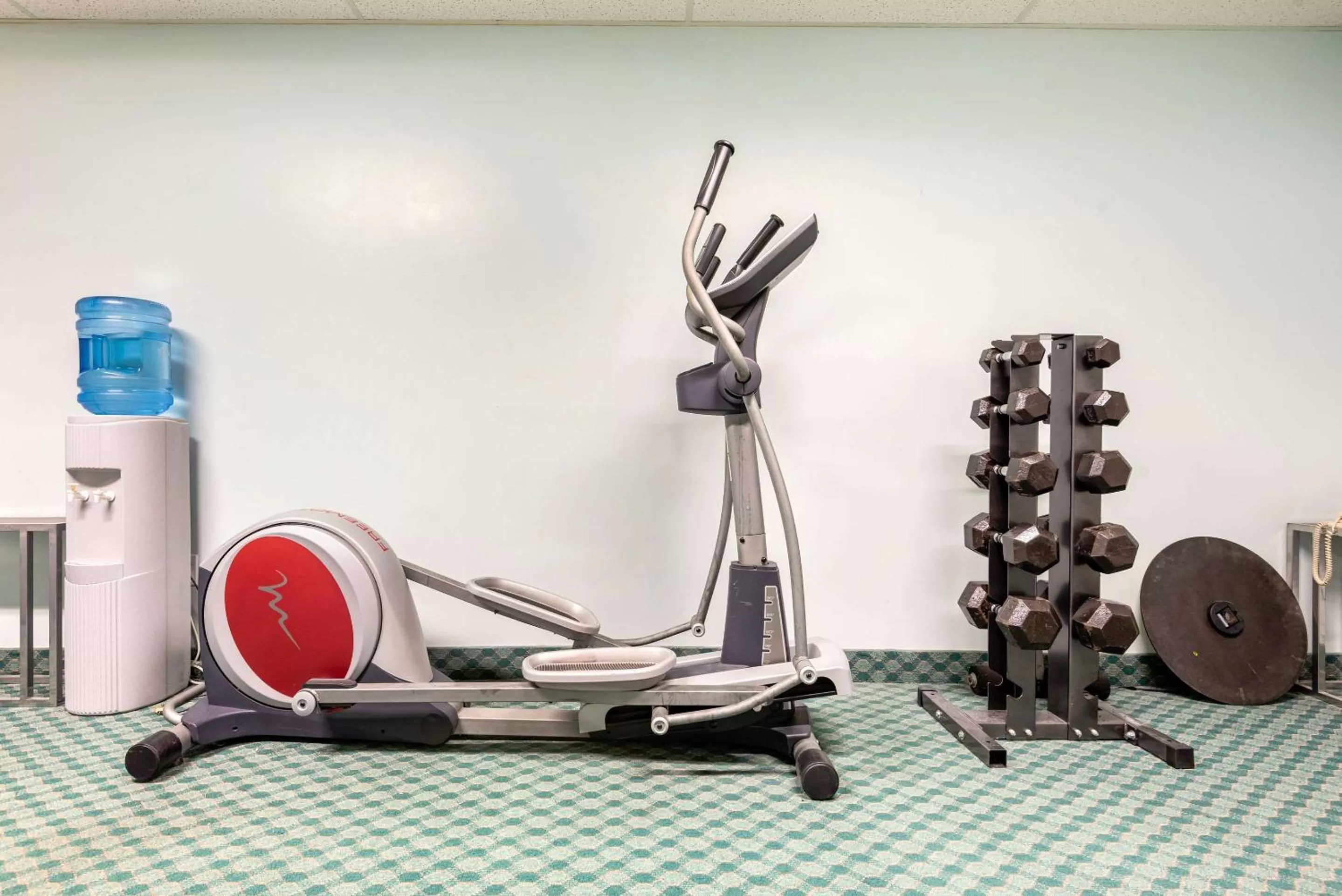 Fitness centre/facilities in Village Inn & Suites