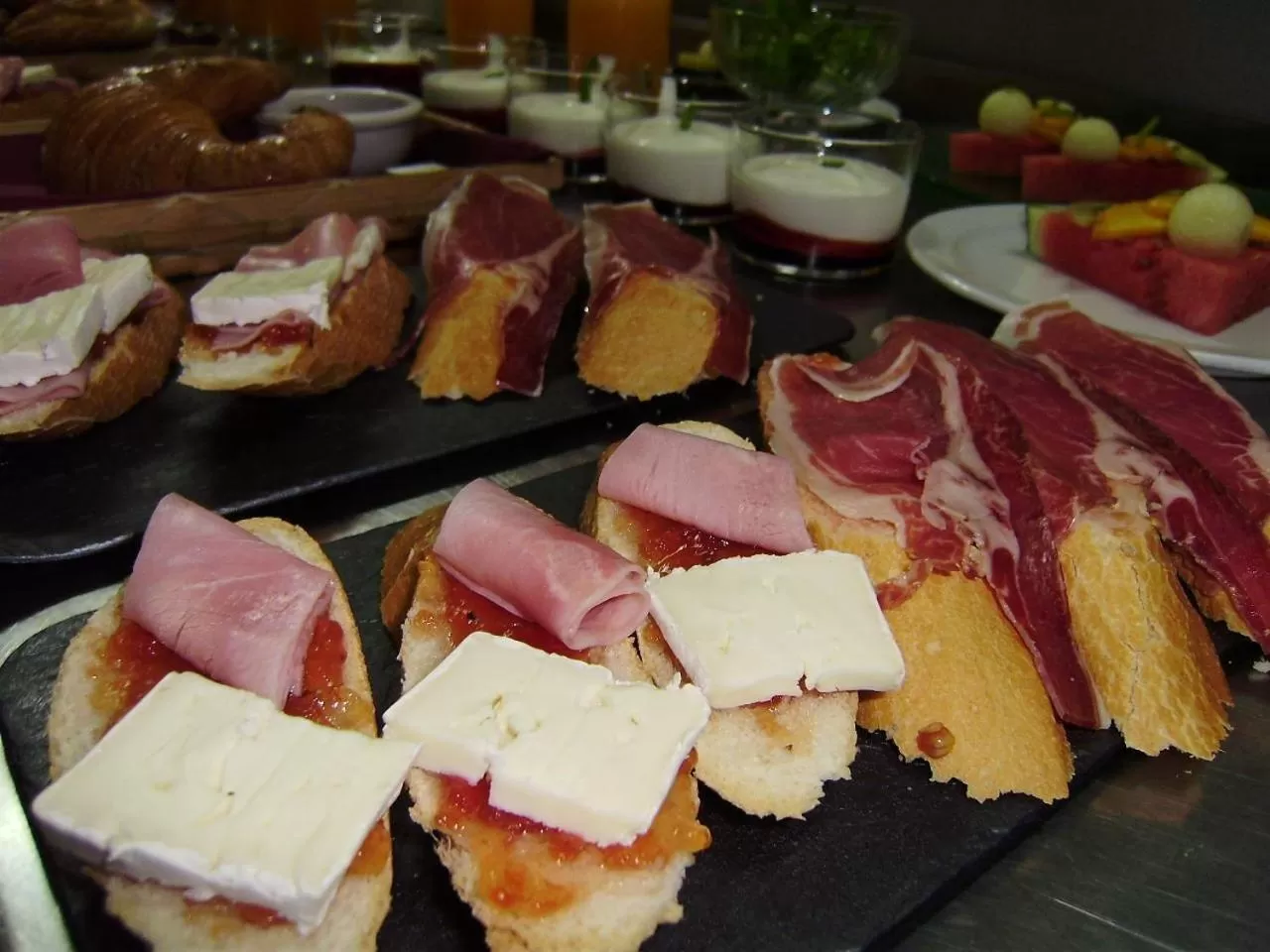 Breakfast in Cal Music B&B