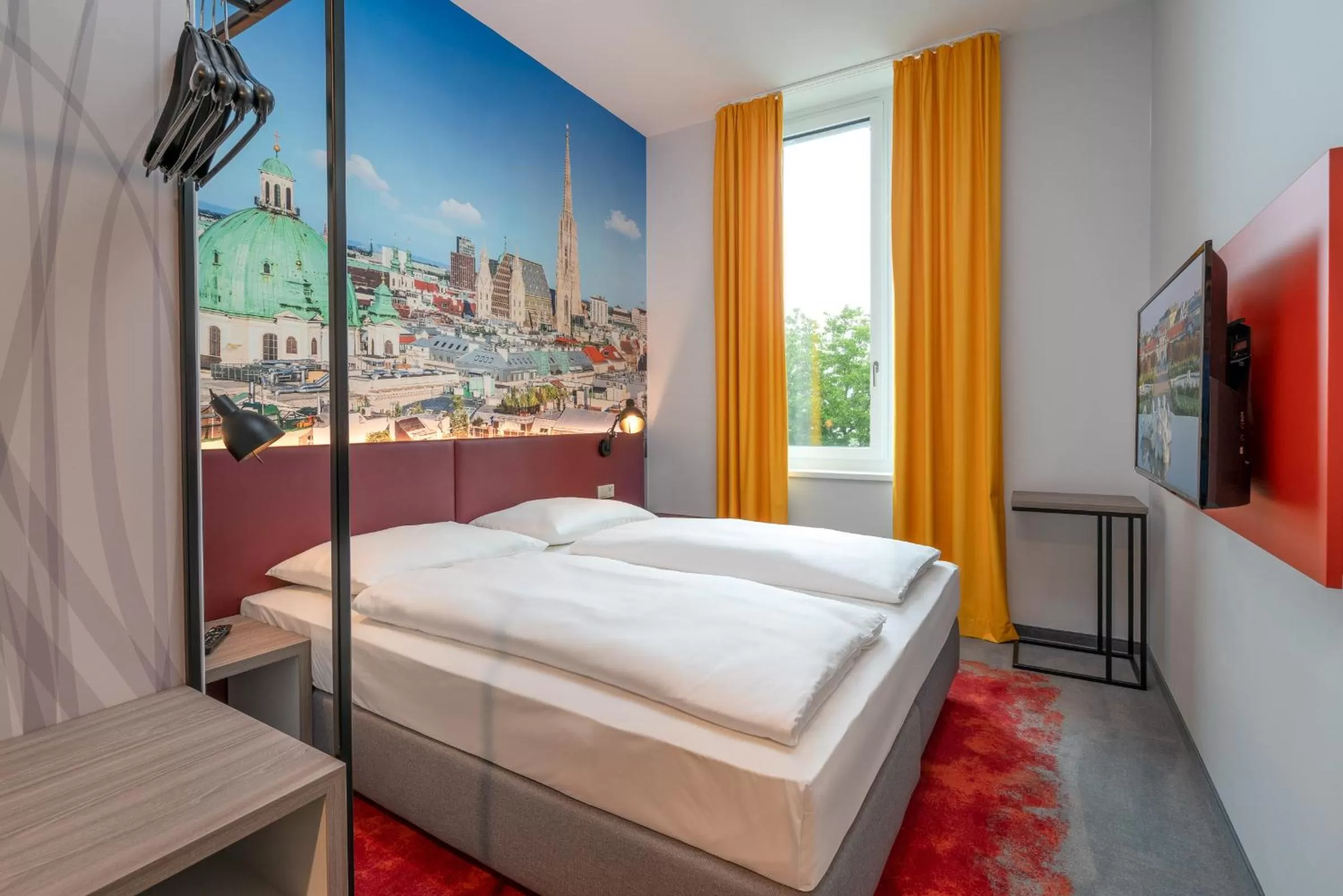 Photo of the whole room, Bed in Campanile Vienna South