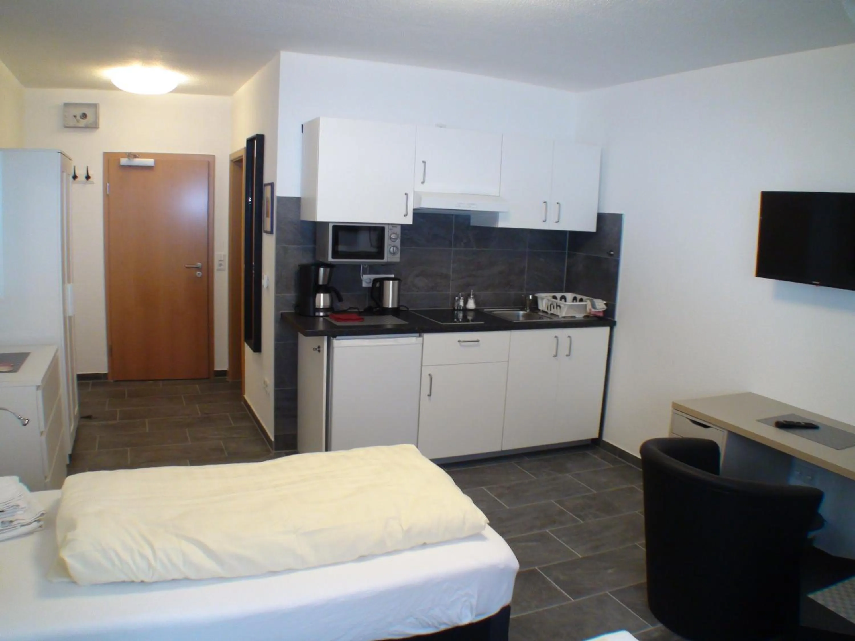 Kitchen or kitchenette, Bed in Hotel Am Kamin