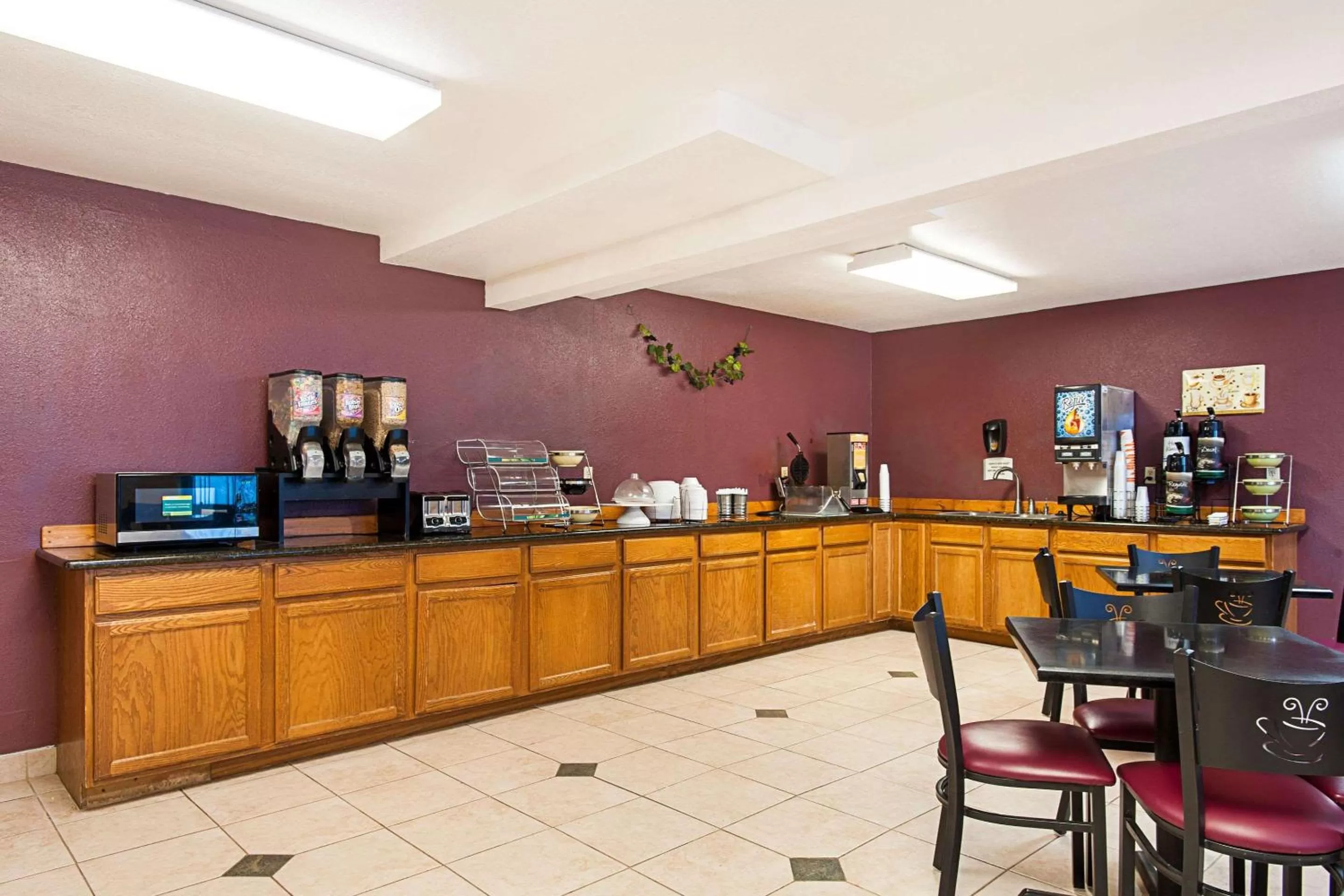 Restaurant/places to eat in Rodeway Inn & Suites Blanding