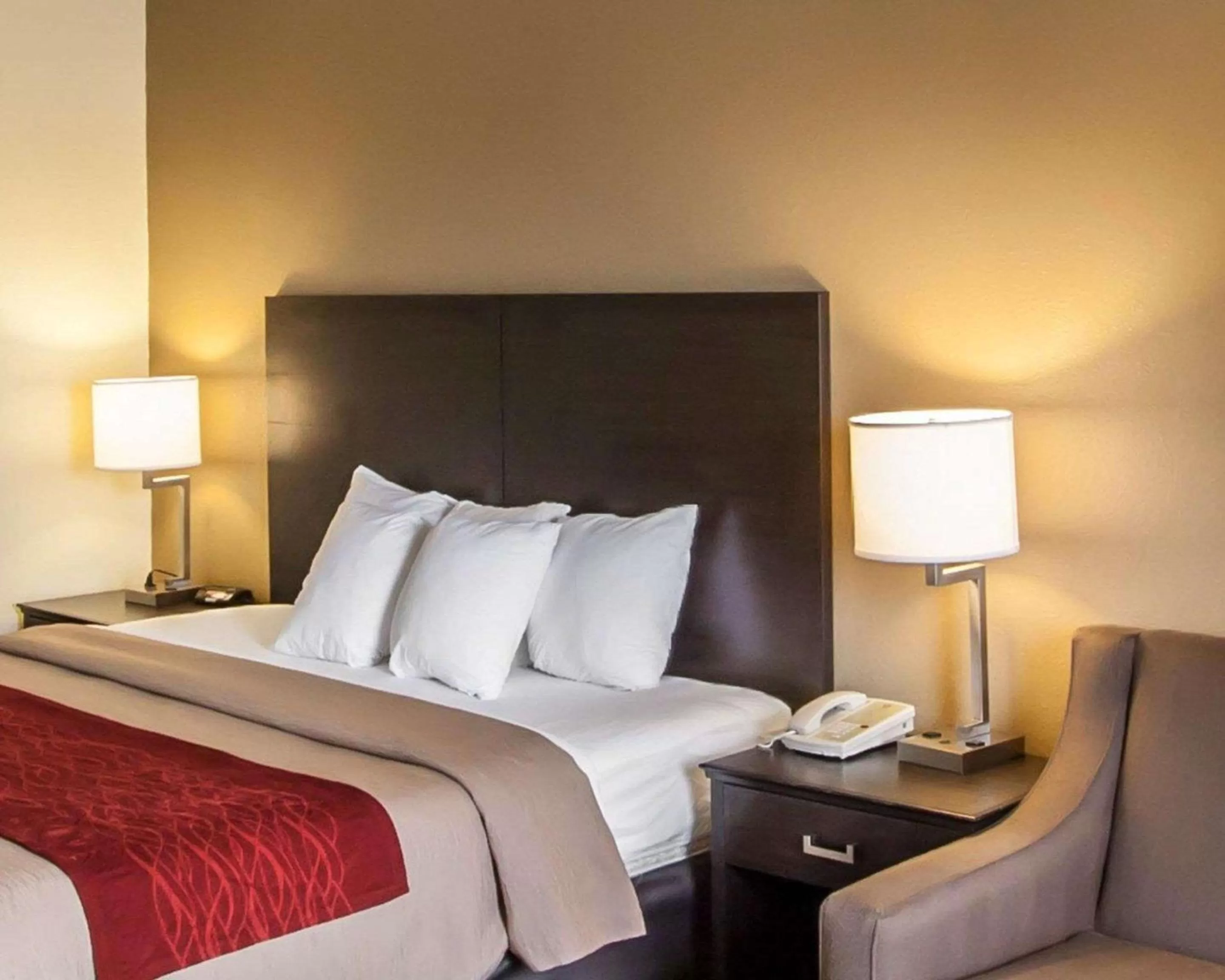 Photo of the whole room, Bed in Quality Inn Hayti North