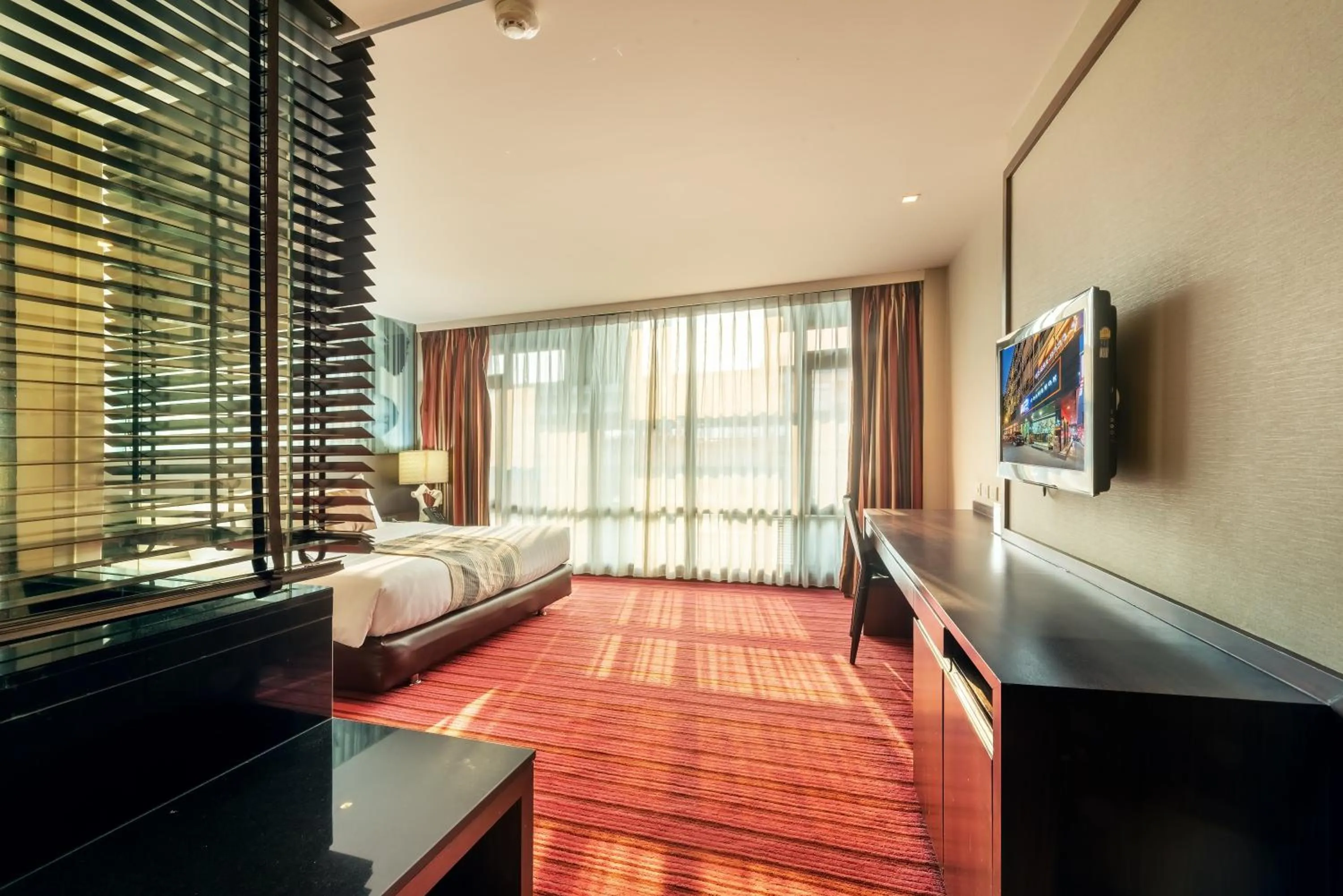 Bed in M2 de Bangkok Hotel