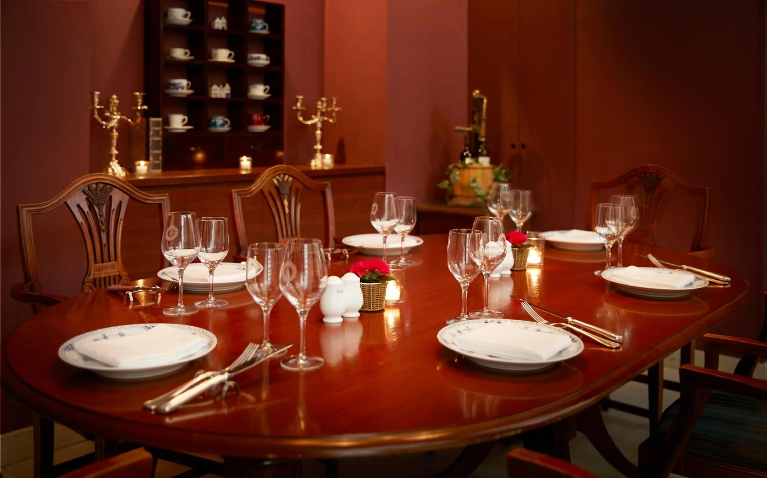 Dining area in Hotel Amsterdam Huis Ten Bosch