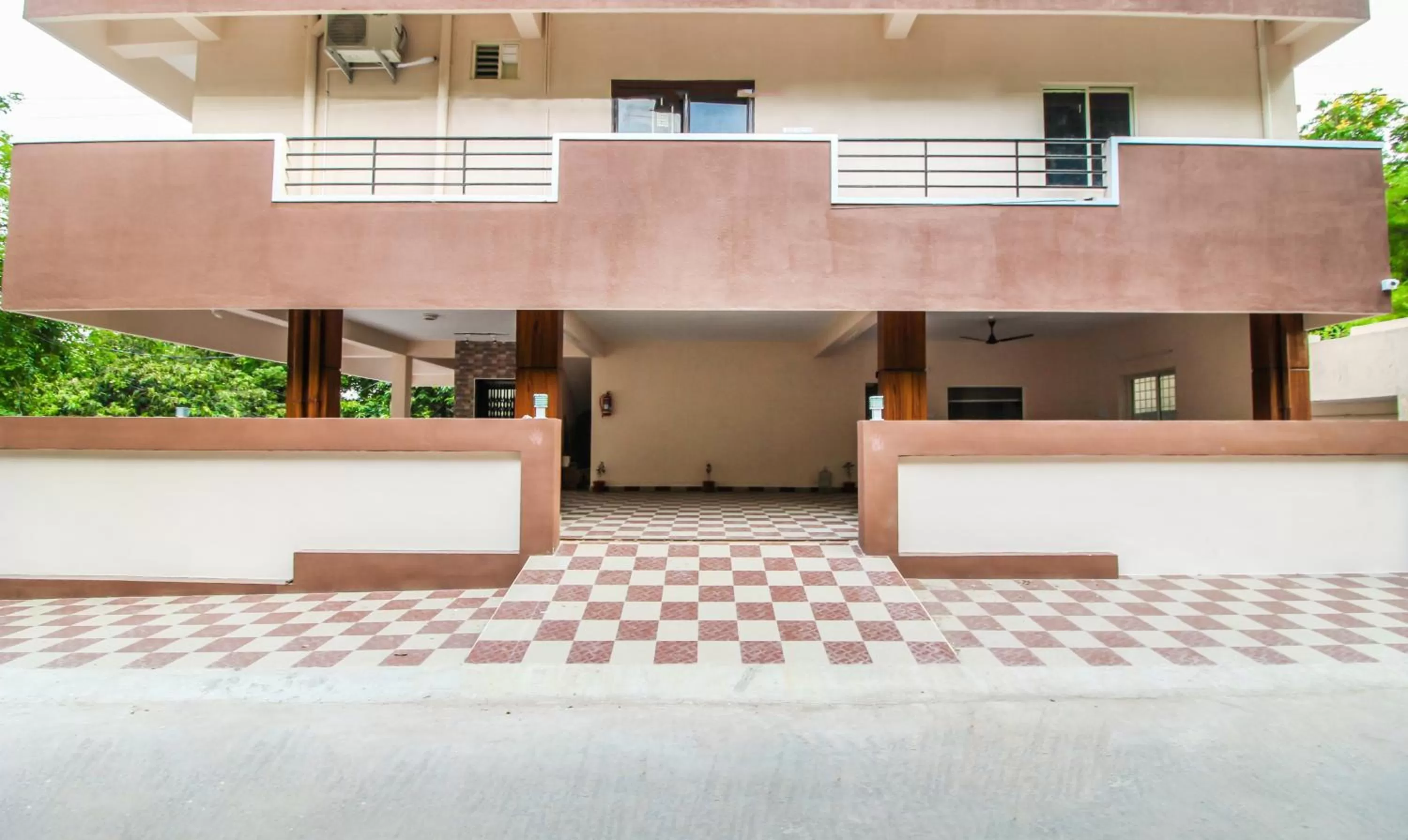 Property building in Itsy Hotels Riyas Grand