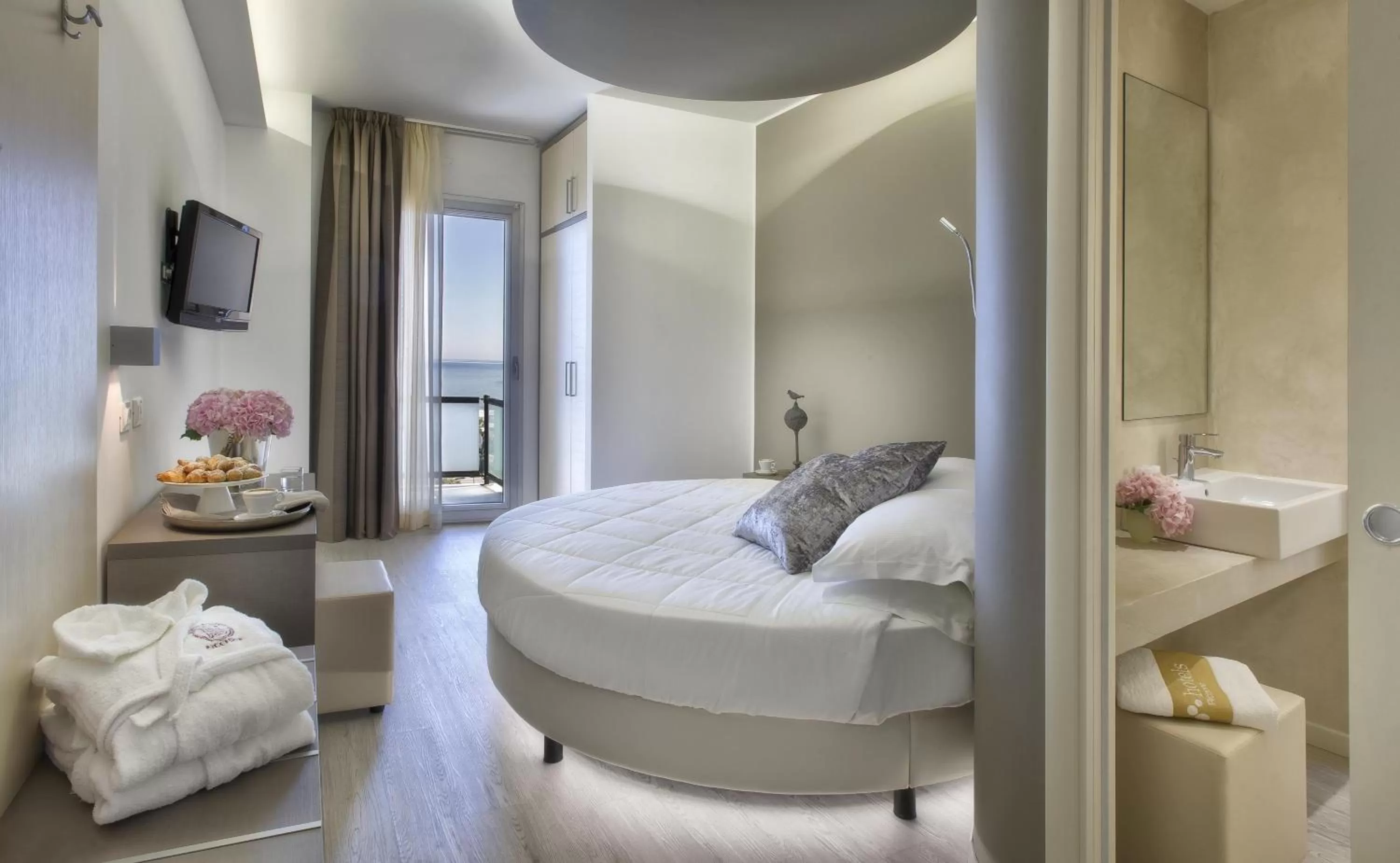 Bedroom, Bed in Hotel Boemia