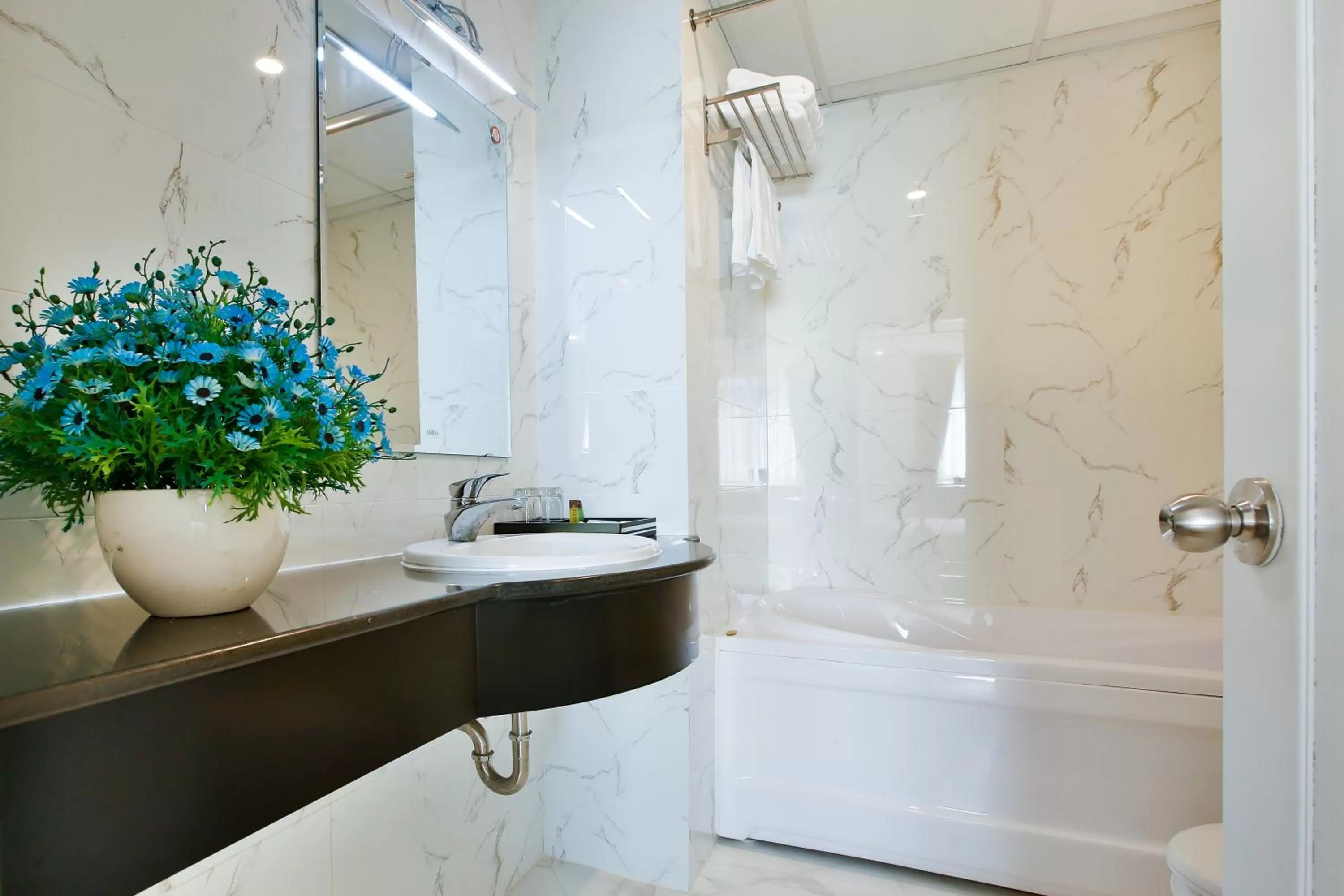 Bathroom in ALUNA Ben Thanh Hotel