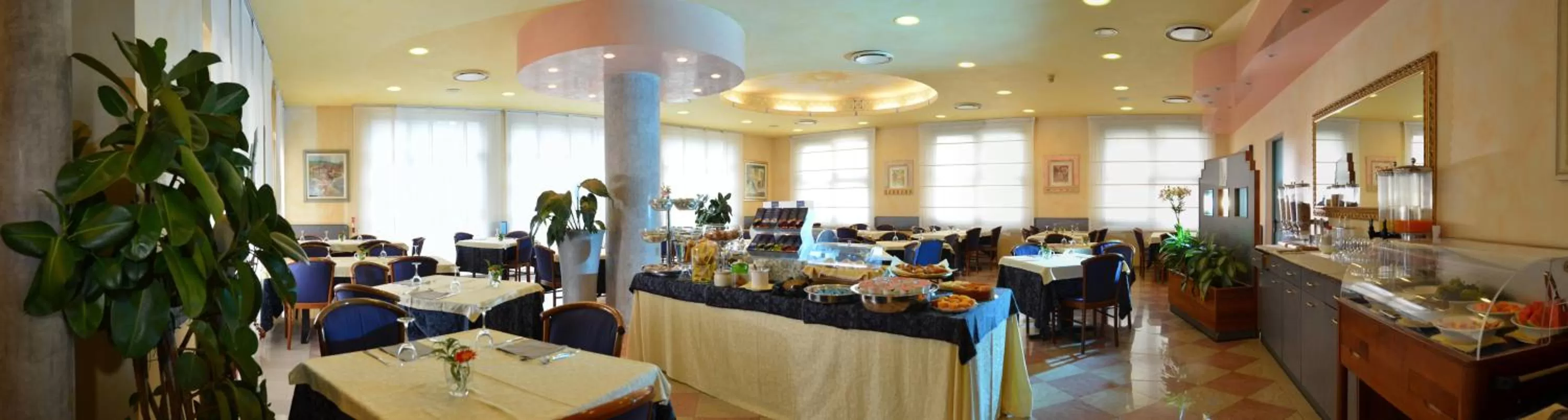 Restaurant/places to eat in Hotel Eden