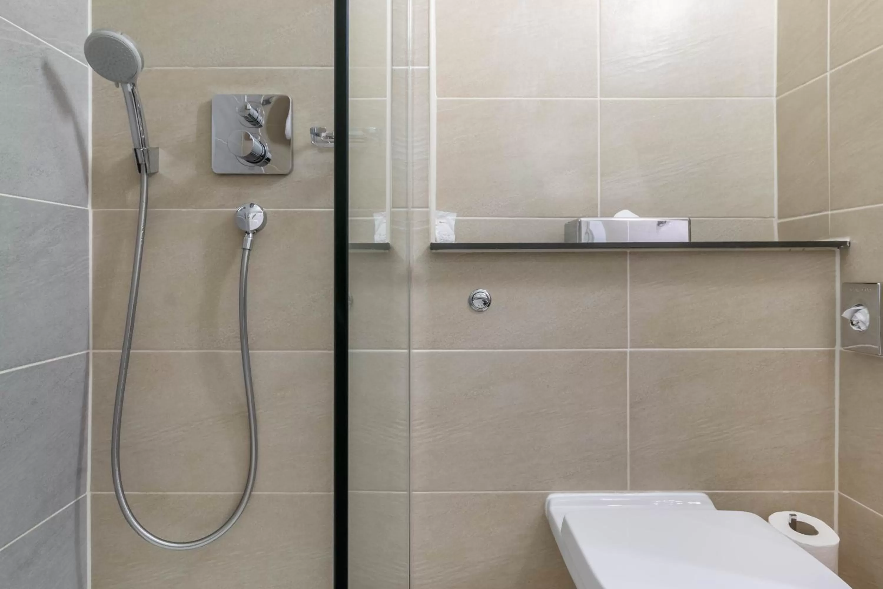 Bathroom in Garner Hotel Preston Samlesbury by IHG