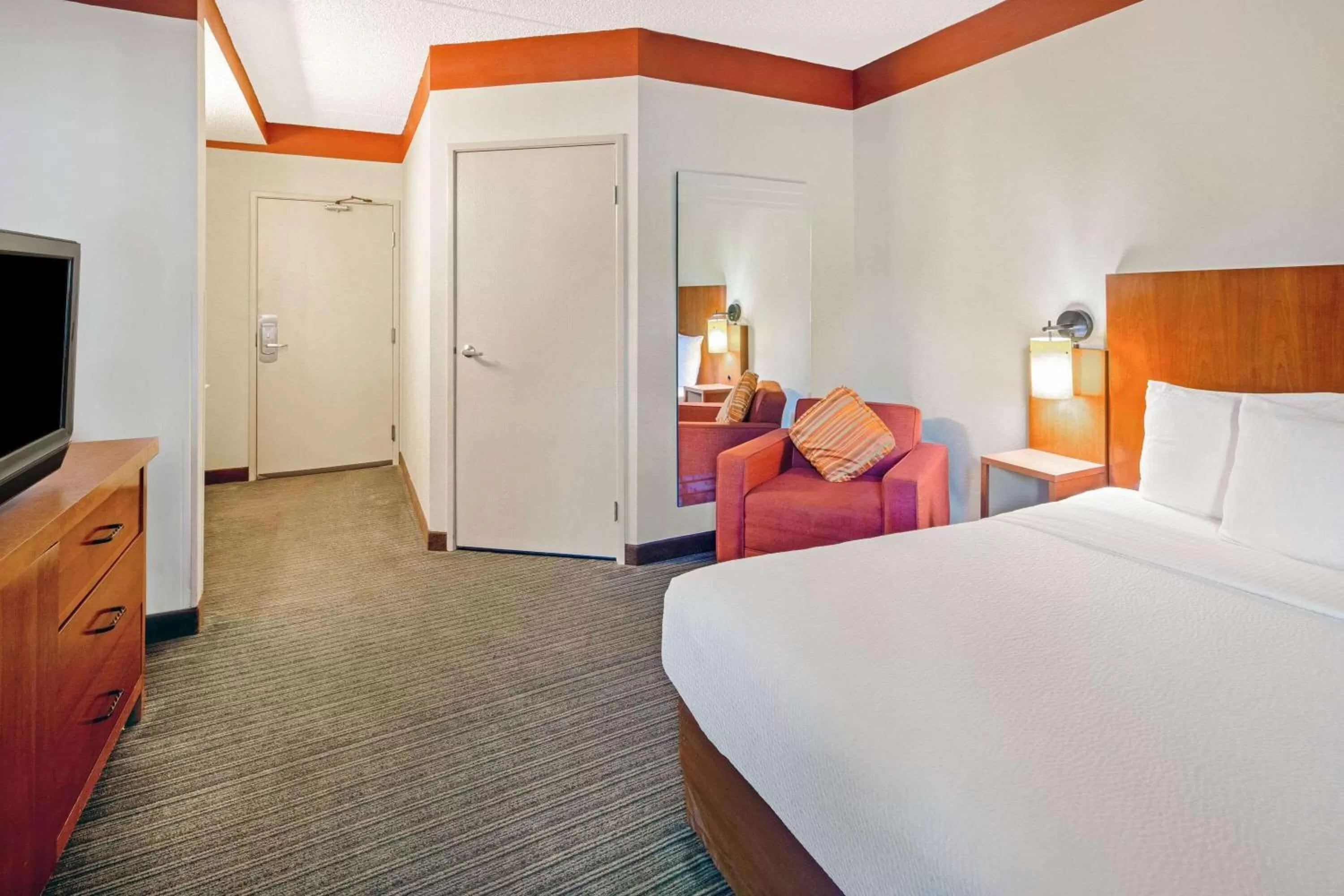 Photo of the whole room in La Quinta by Wyndham Miami Cutler Bay