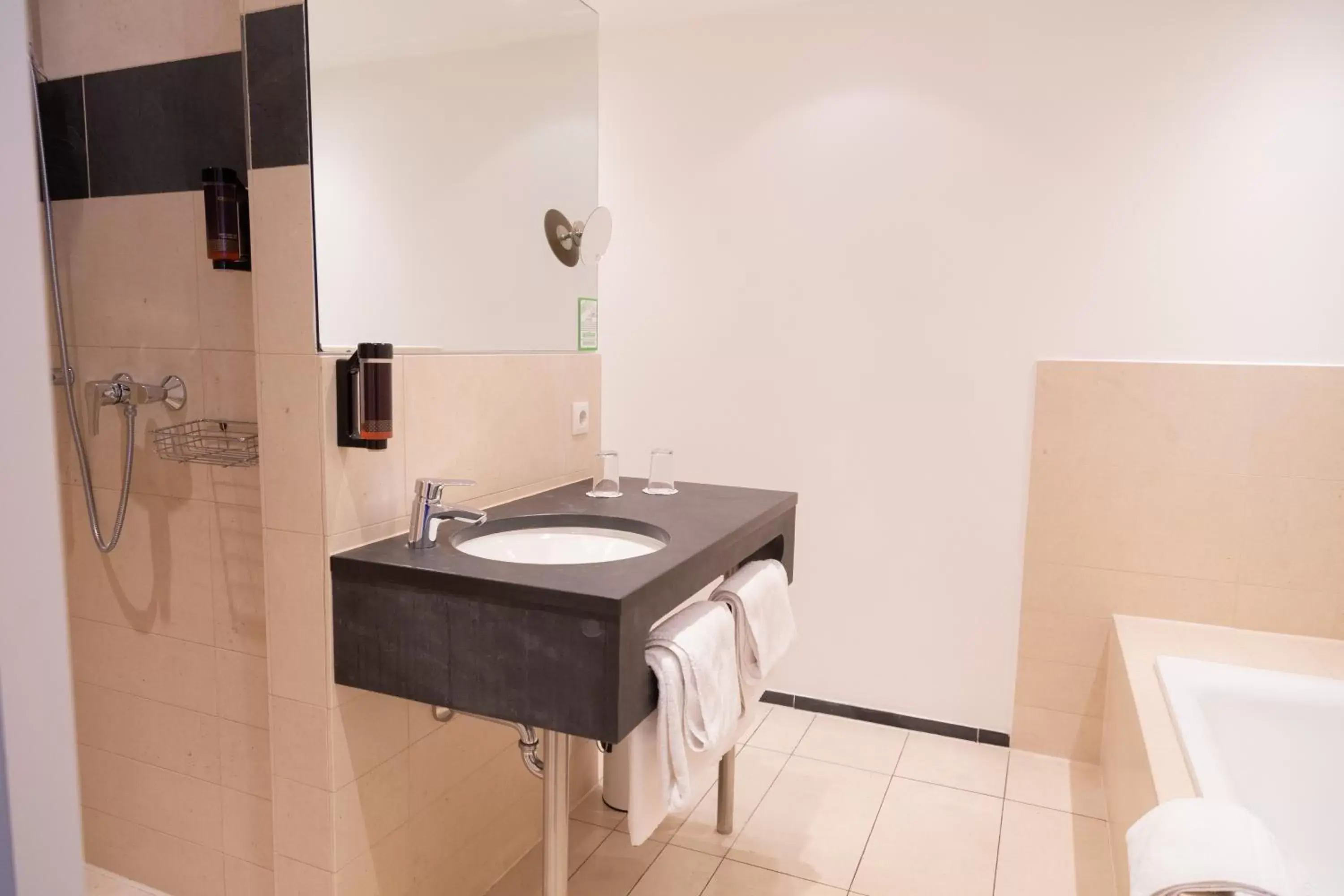 Business Double Room with Town Views - Main Building in Das Ebertor - Hotel & Hostel Business Double Room with Town Views - Main Building in Das Ebertor - Hotel & Hostel