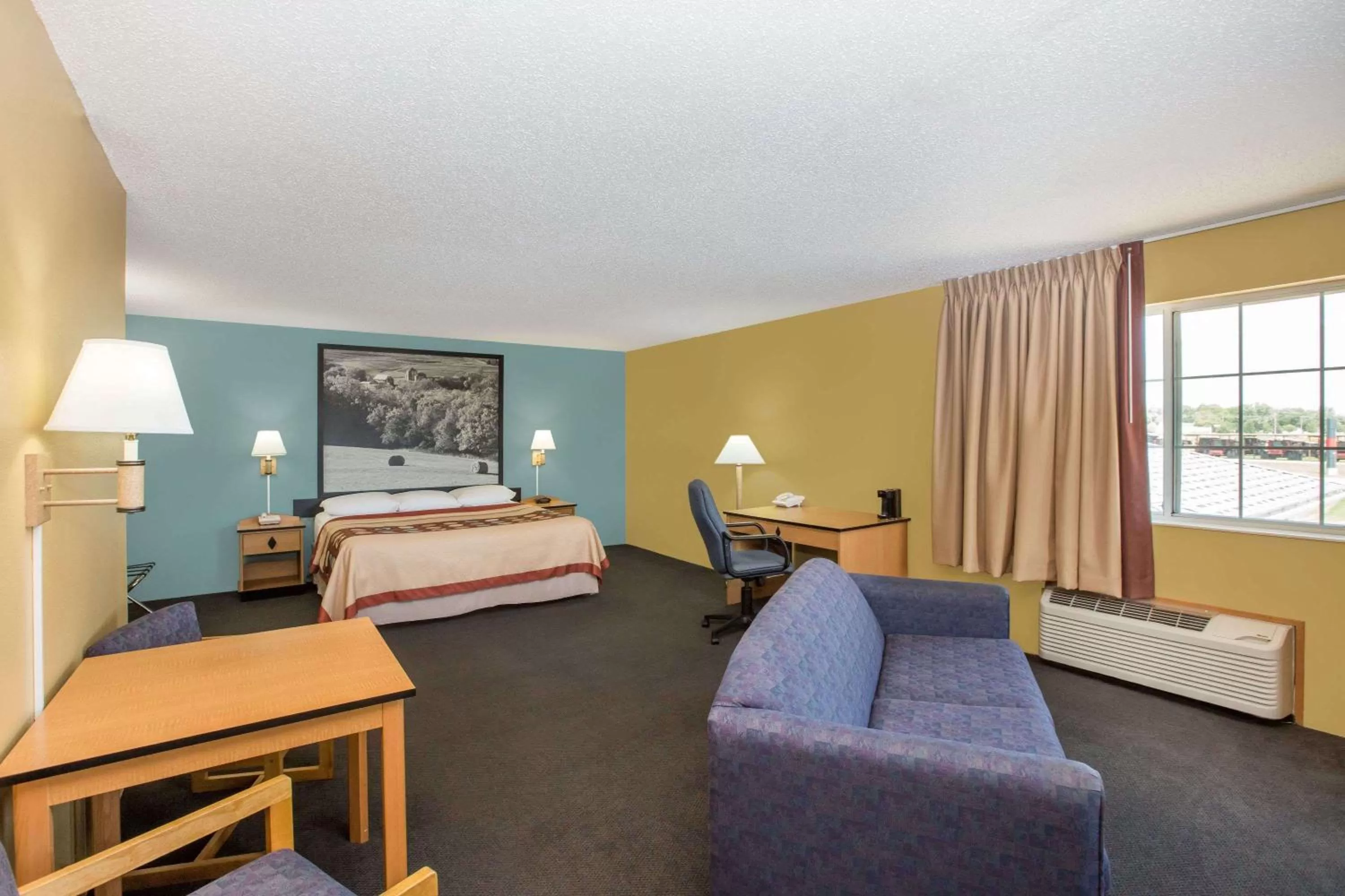 Photo of the whole room, Bed in Super 8 by Wyndham Clarinda