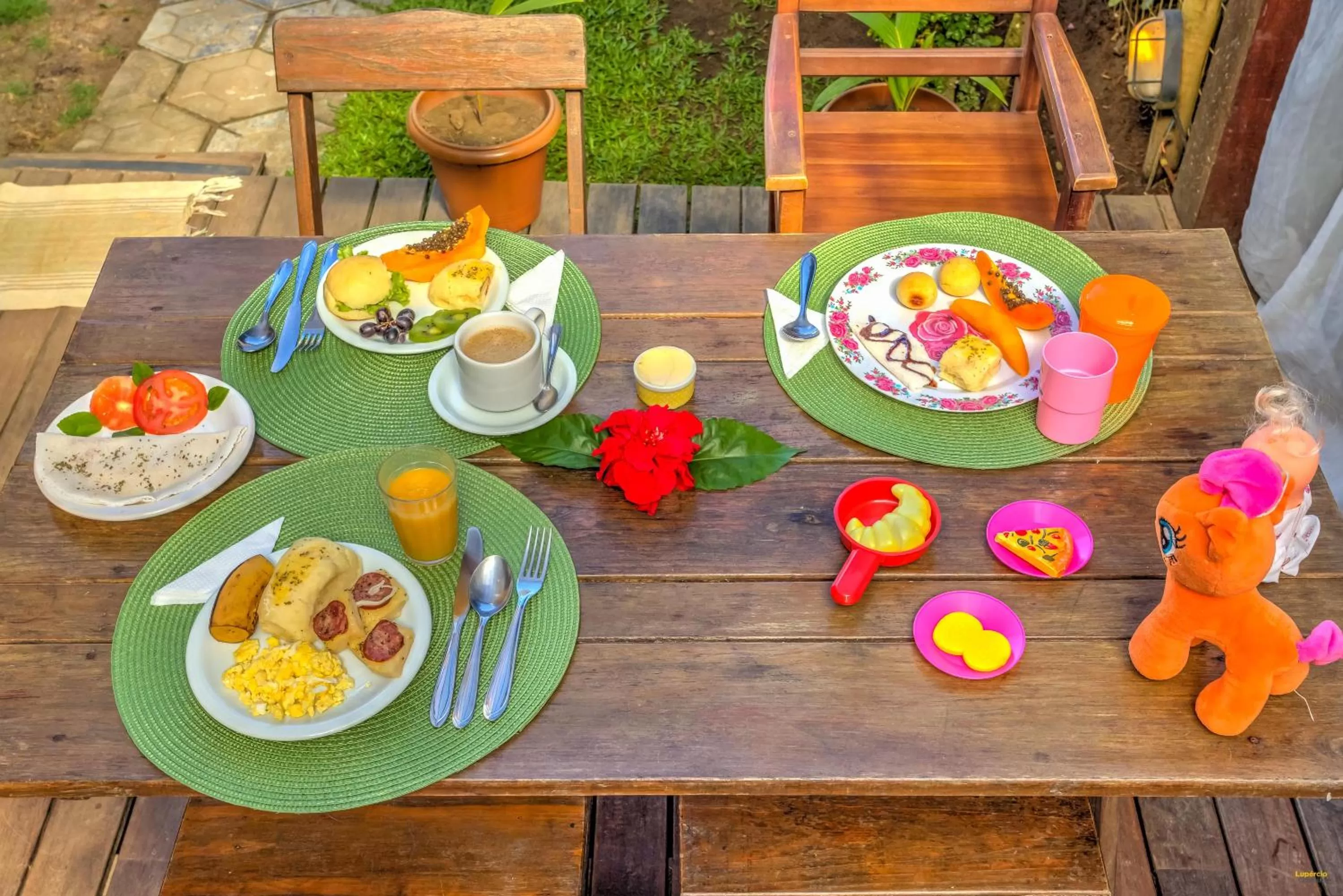 Breakfast in i9 Embaú Flats & Suites