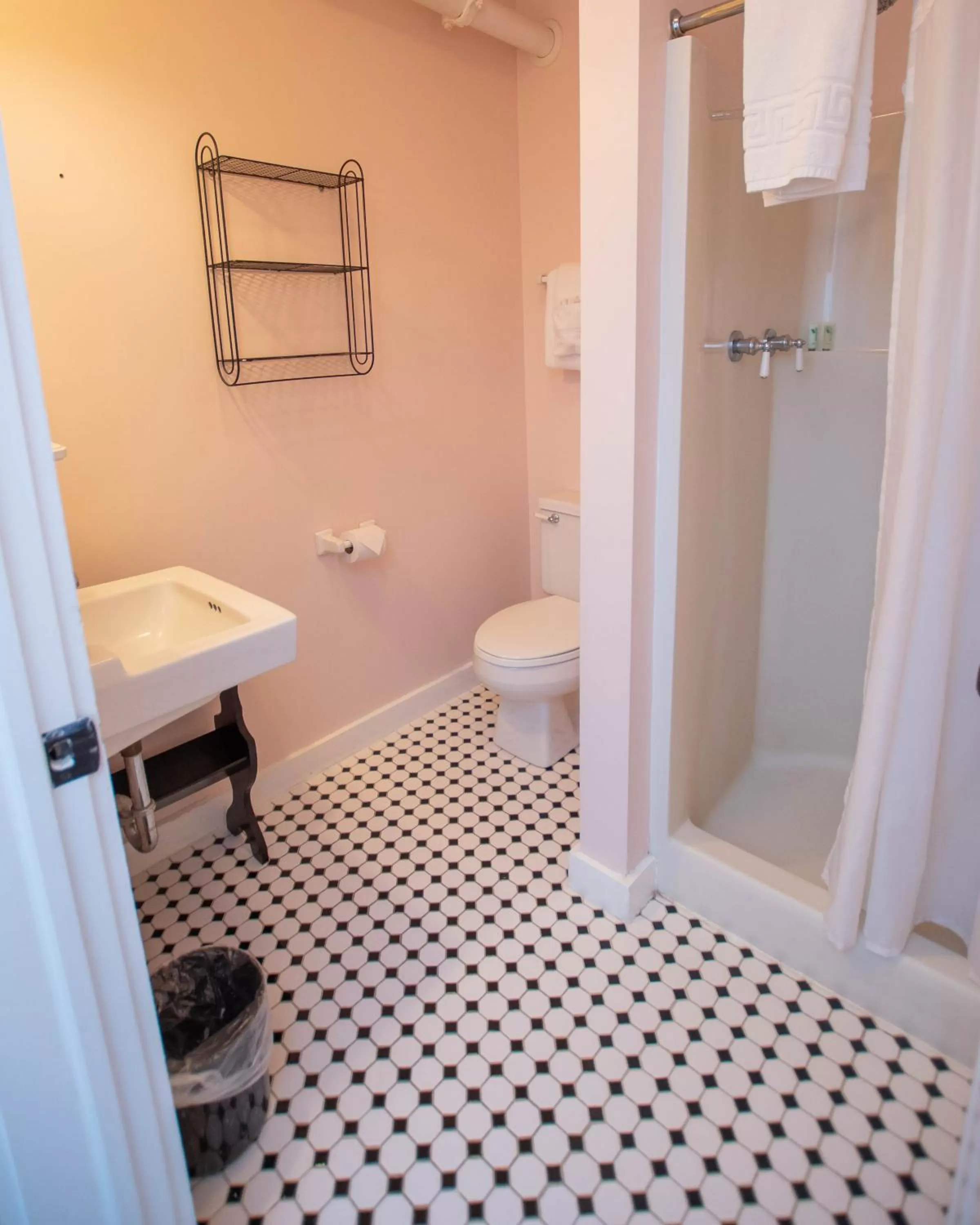 Bathroom in Terrace Inn and 1911 Restaurant