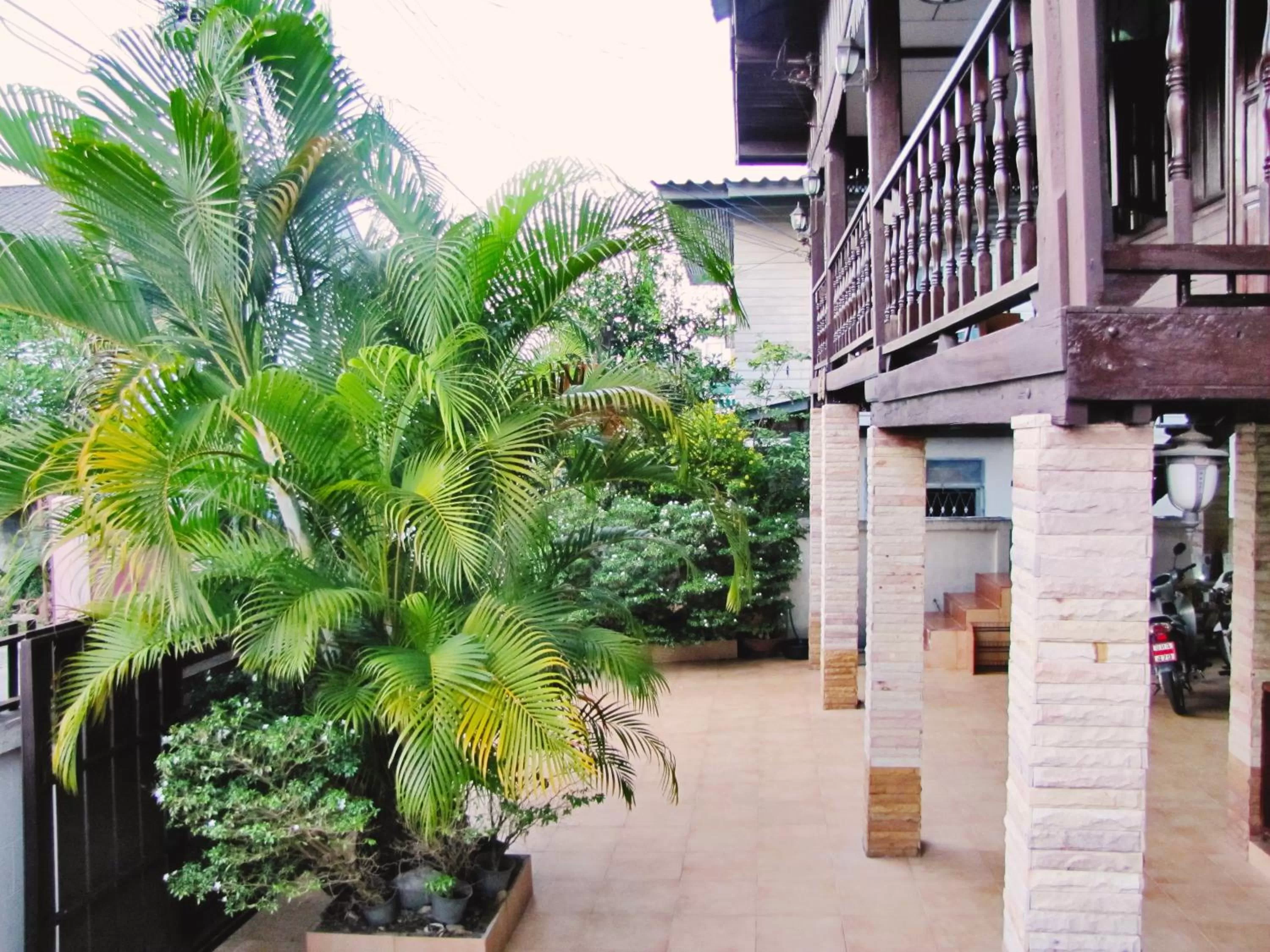 Property building in Huan Kawin Est.58 Lanna Home & Collection