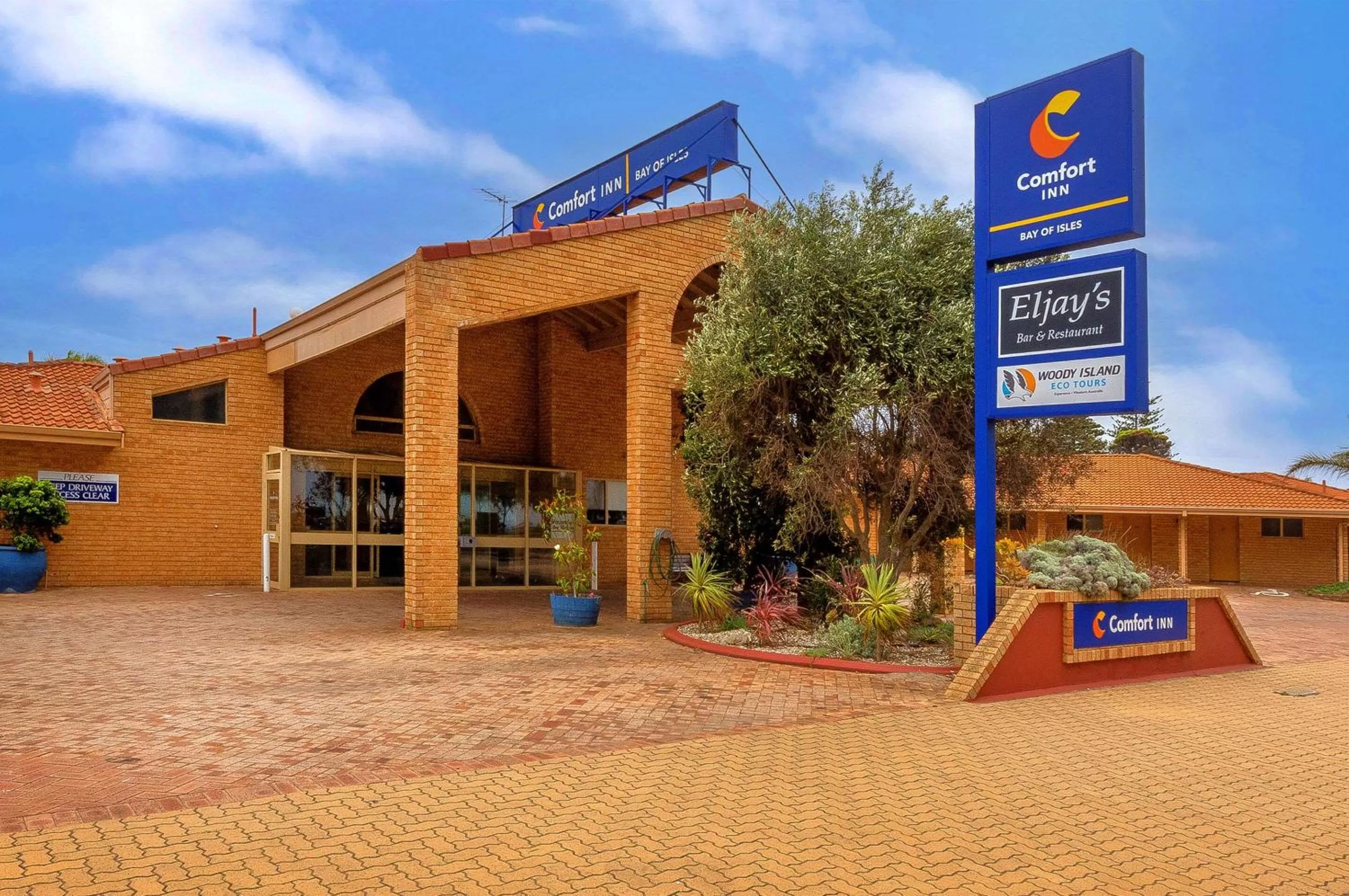 Property building in Comfort Inn Bay of Isles