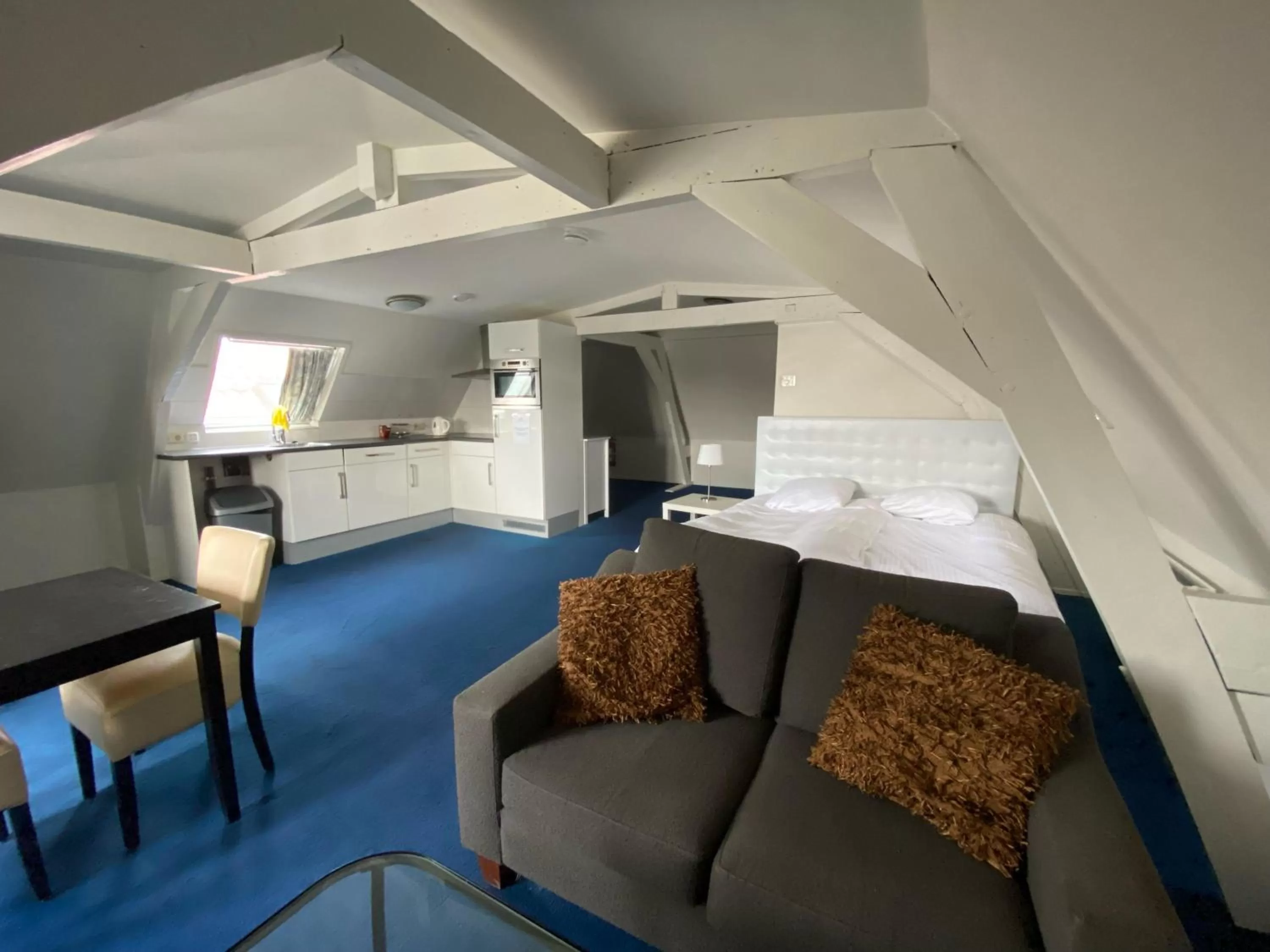 Living room in Hotel Bridges House - Delft City Centre