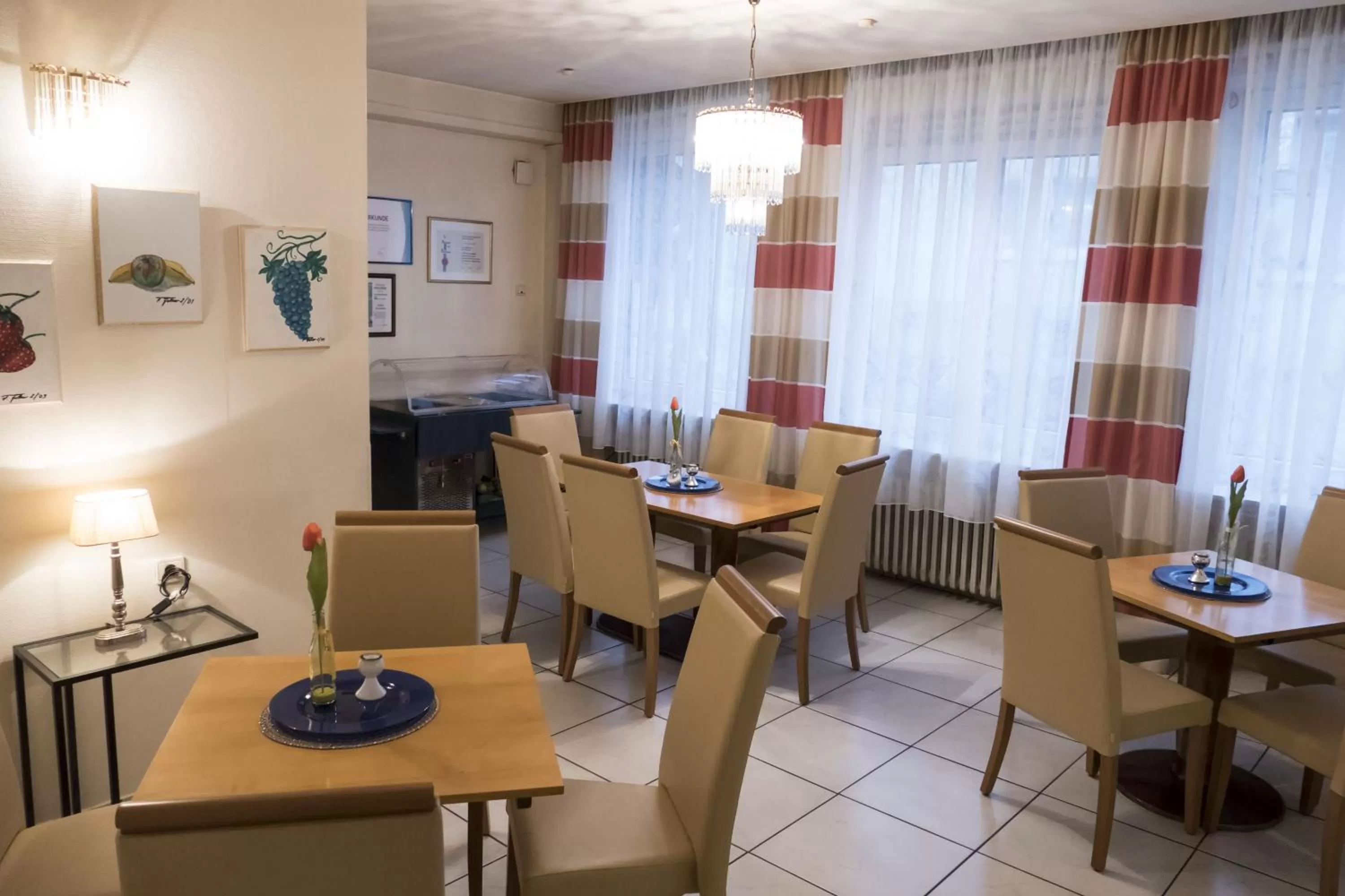 Communal lounge/ TV room in Hotel Excelsior