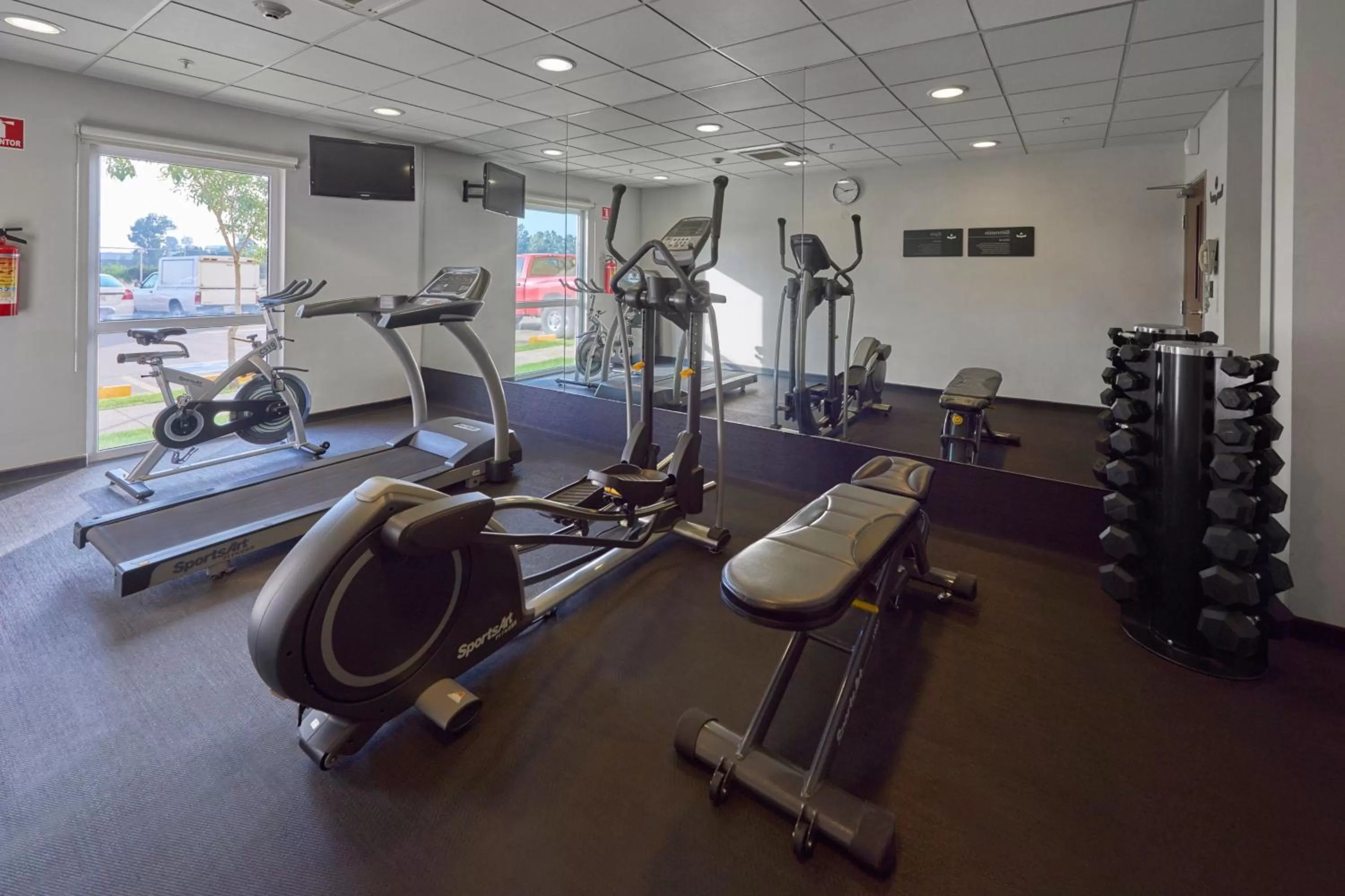 Fitness centre/facilities in City Express by Marriott Durango