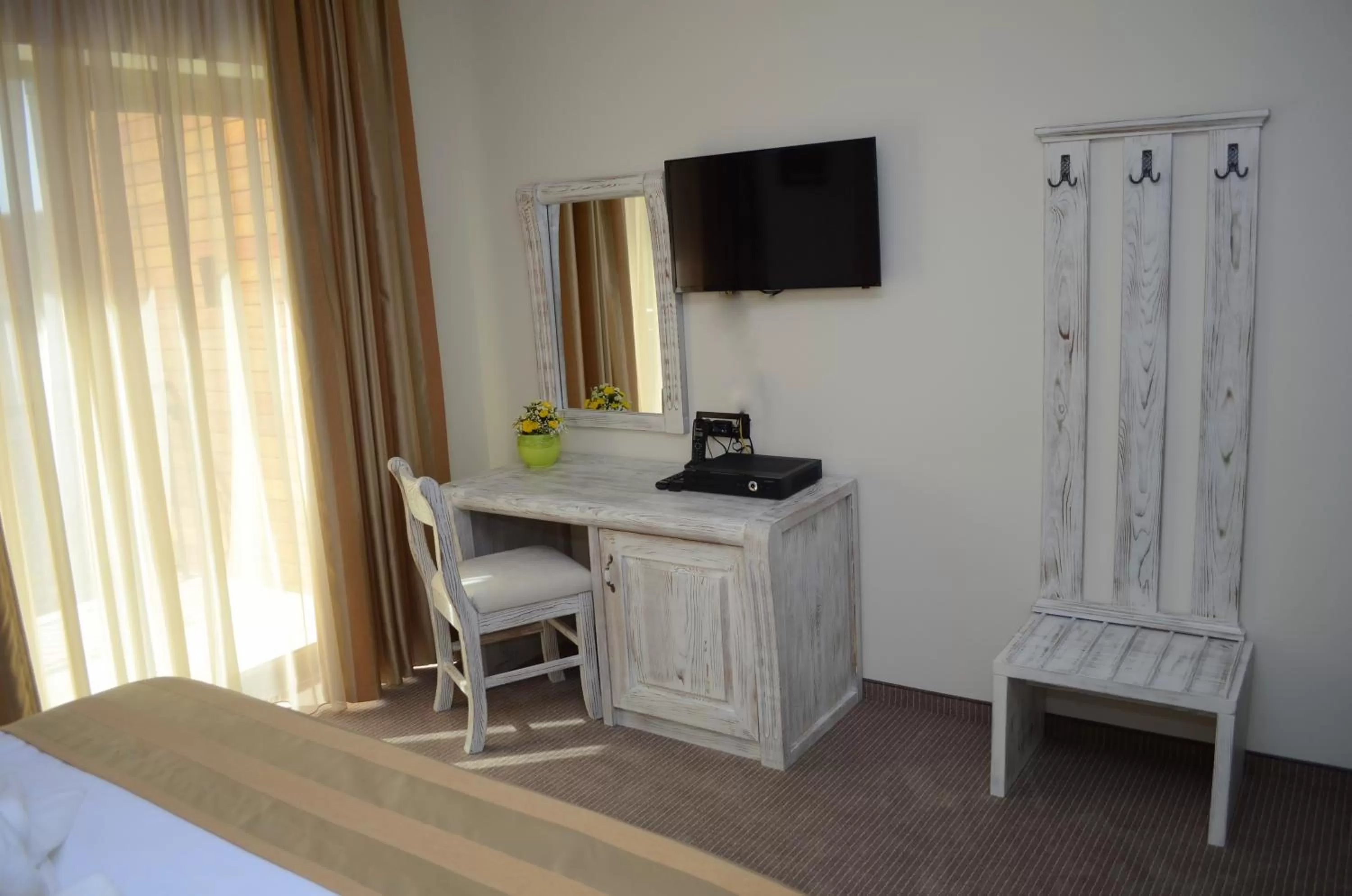 TV and multimedia, TV/Entertainment Center in Hotel Helada