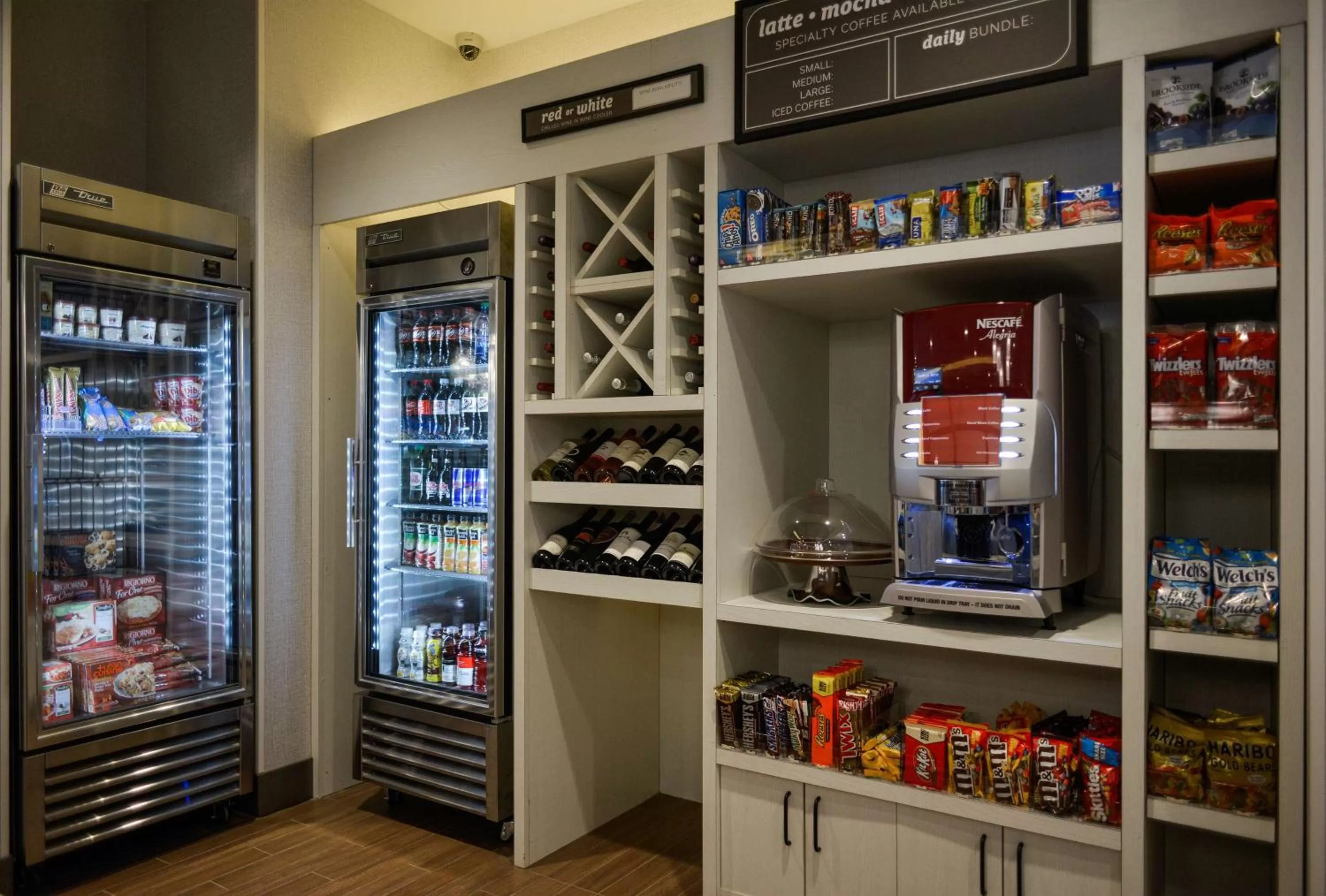 Restaurant/places to eat in Hilton Garden Inn Louisville Mall Of St. Matthews