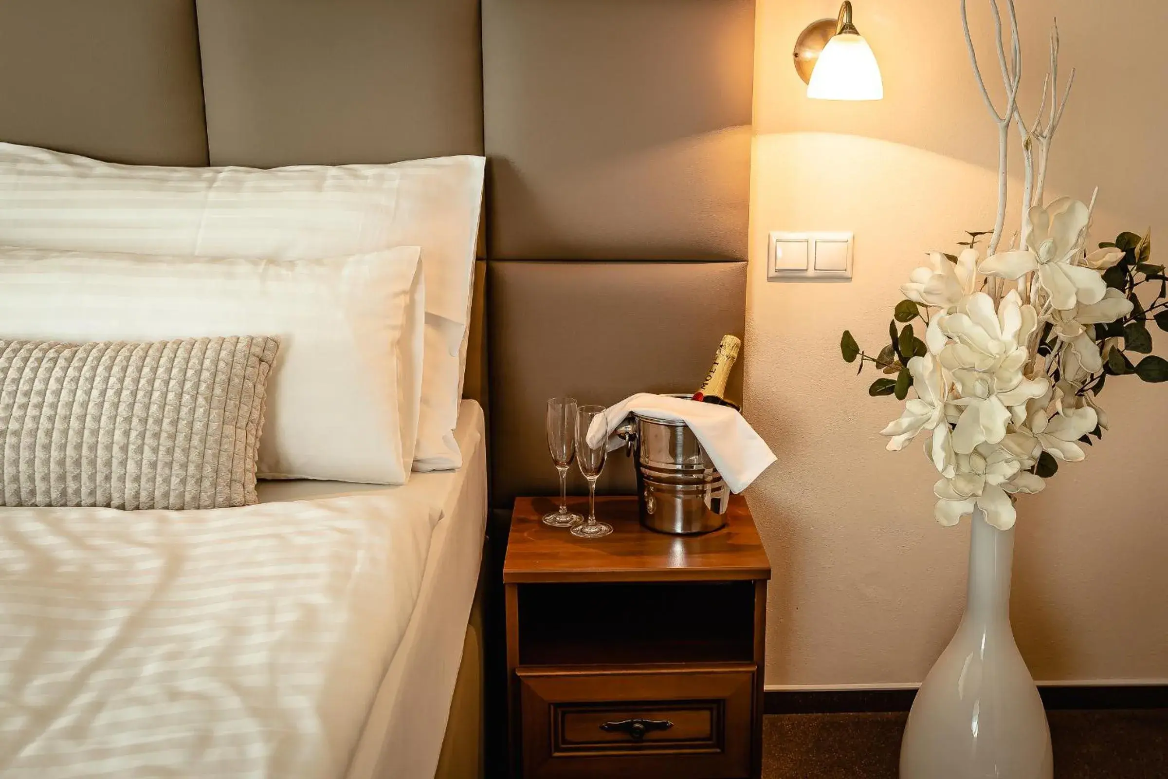 Deluxe Suite in Hotel Dixon Deluxe Suite in Hotel Dixon