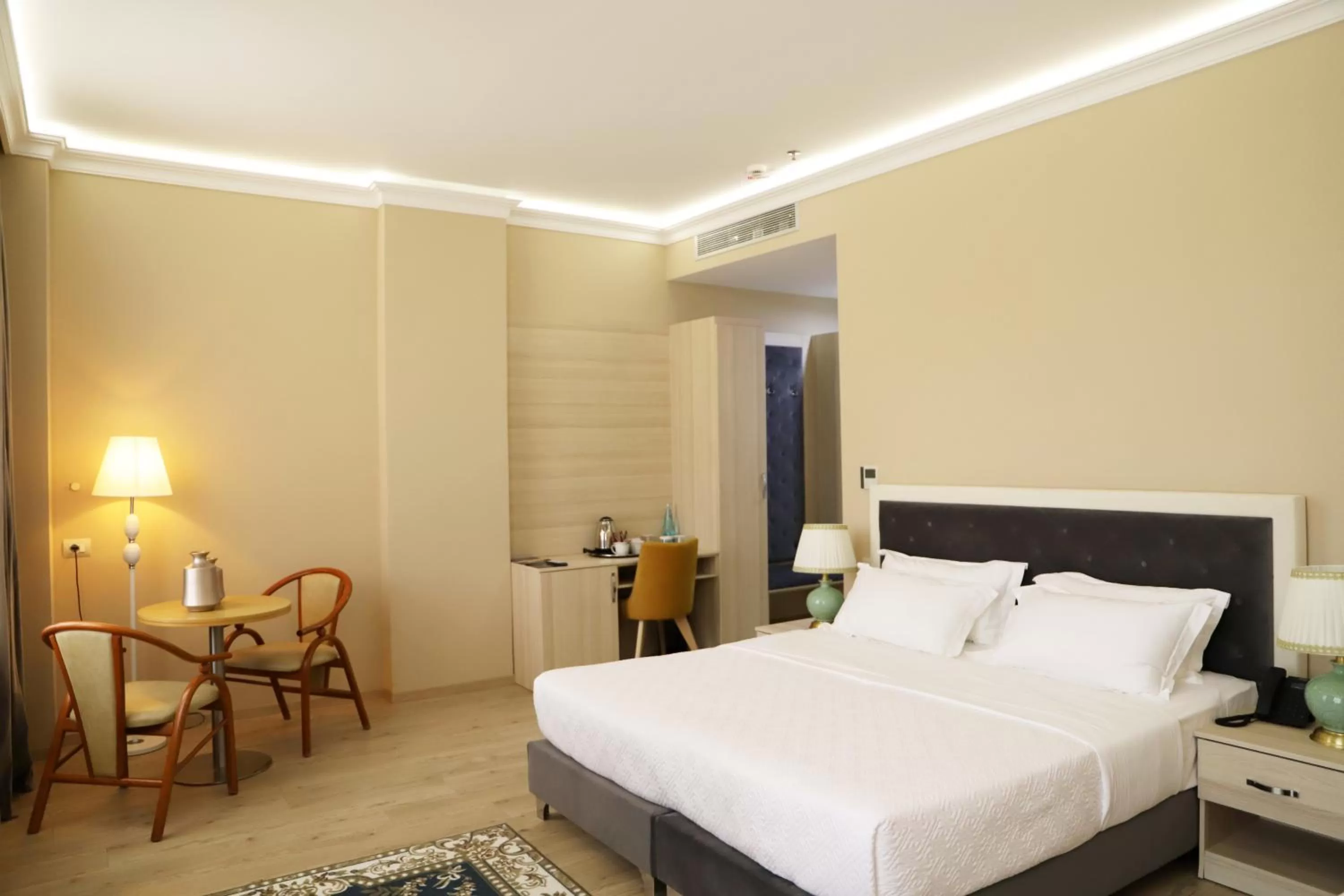 Photo of the whole room, Bed in Hotel Colombo